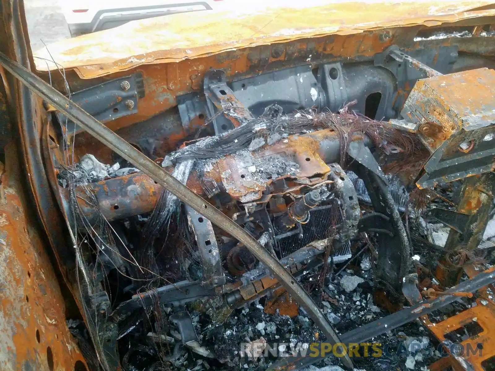 8 Photograph of a damaged car 5TDJZRFH0KS622805 TOYOTA HIGHLANDER 2019