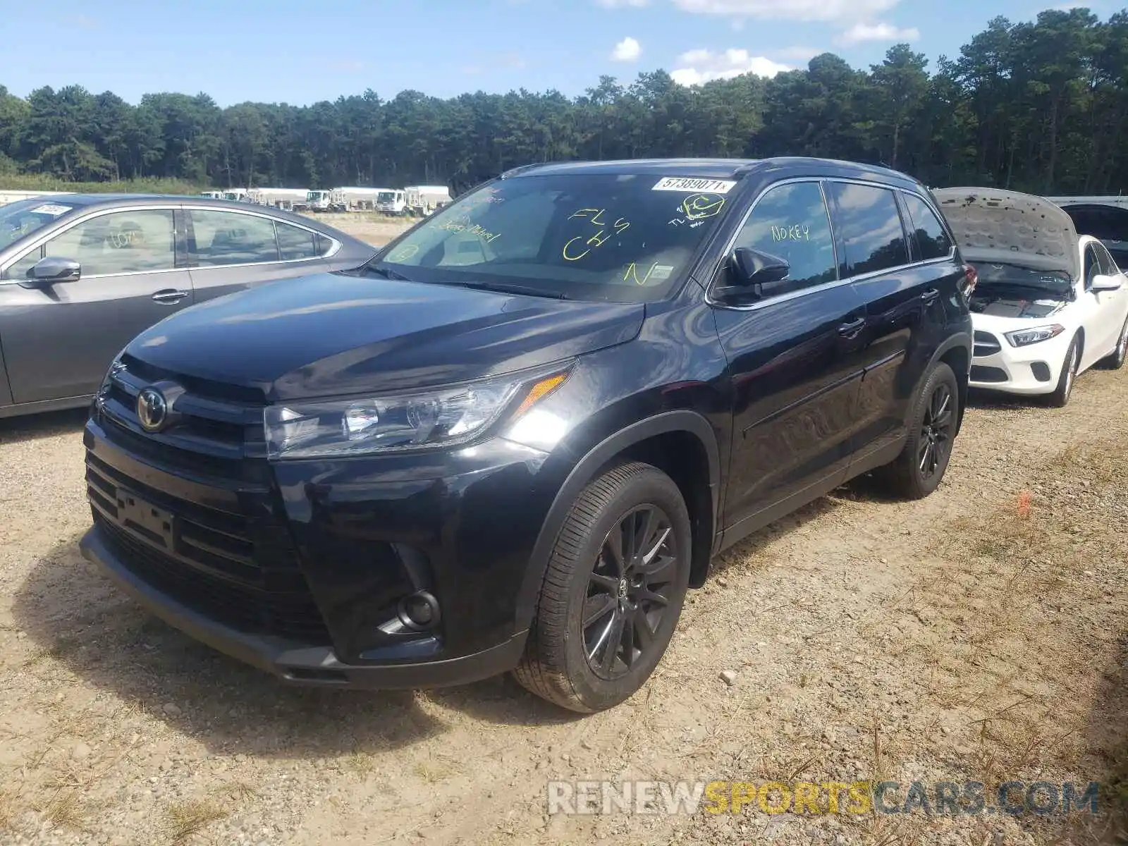 2 Photograph of a damaged car 5TDJZRFH0KS622870 TOYOTA HIGHLANDER 2019