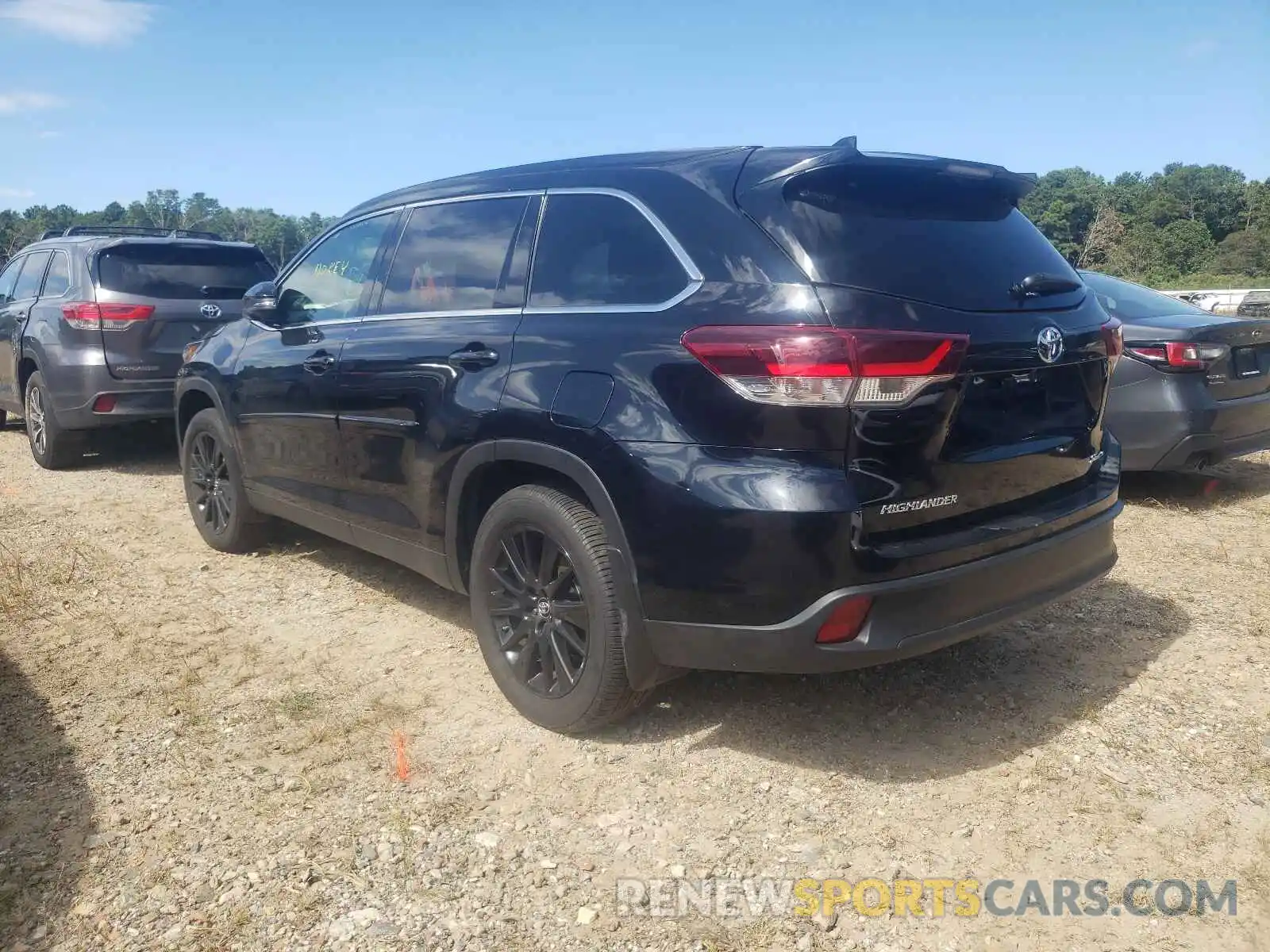 3 Photograph of a damaged car 5TDJZRFH0KS622870 TOYOTA HIGHLANDER 2019