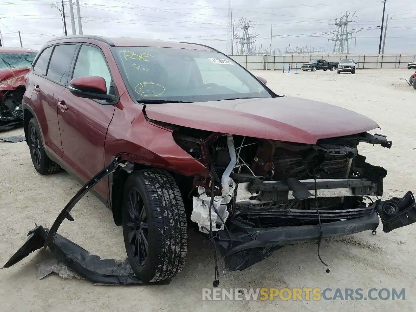 1 Photograph of a damaged car 5TDJZRFH0KS624019 TOYOTA HIGHLANDER 2019