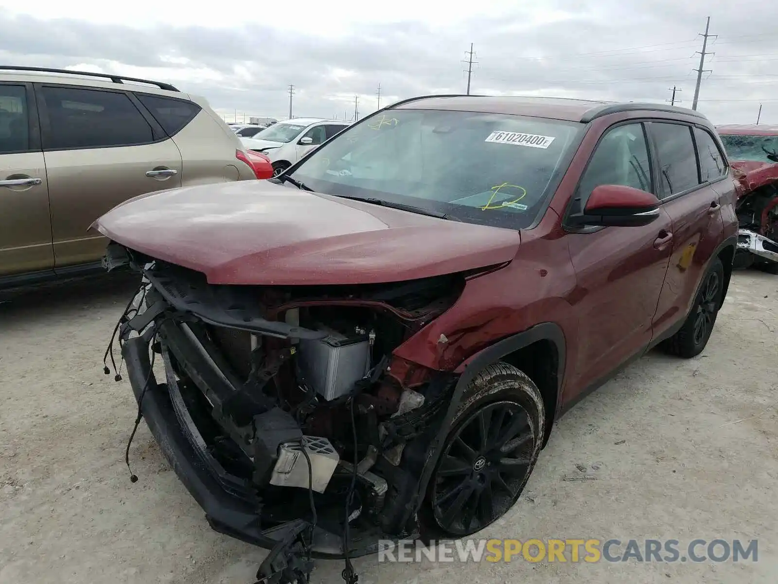 2 Photograph of a damaged car 5TDJZRFH0KS624019 TOYOTA HIGHLANDER 2019