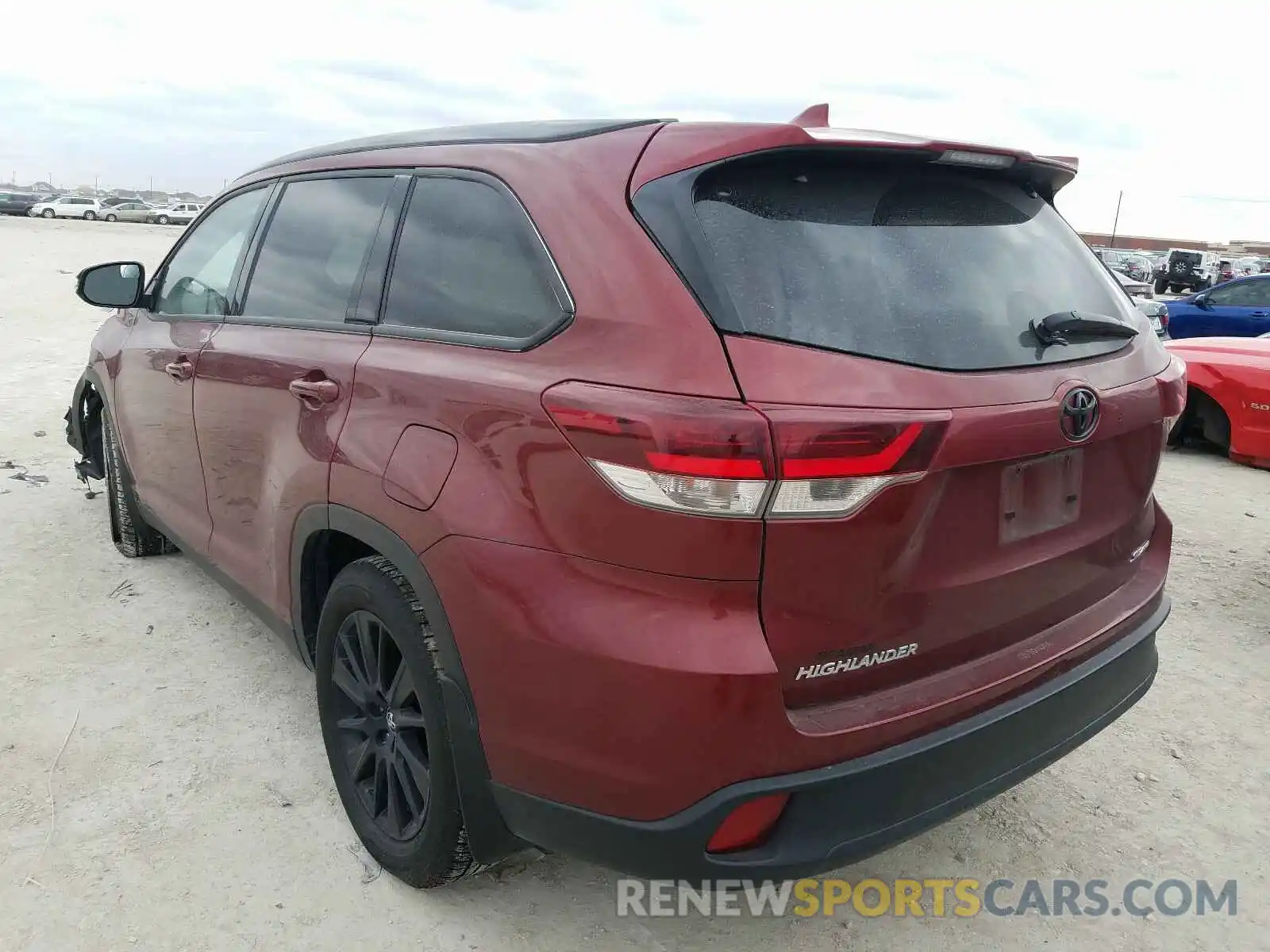 3 Photograph of a damaged car 5TDJZRFH0KS624019 TOYOTA HIGHLANDER 2019