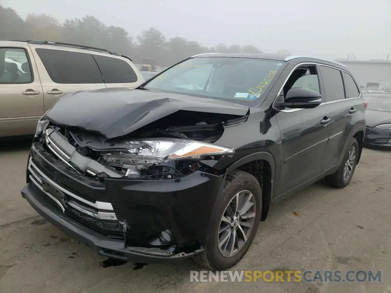 2 Photograph of a damaged car 5TDJZRFH0KS625350 TOYOTA HIGHLANDER 2019