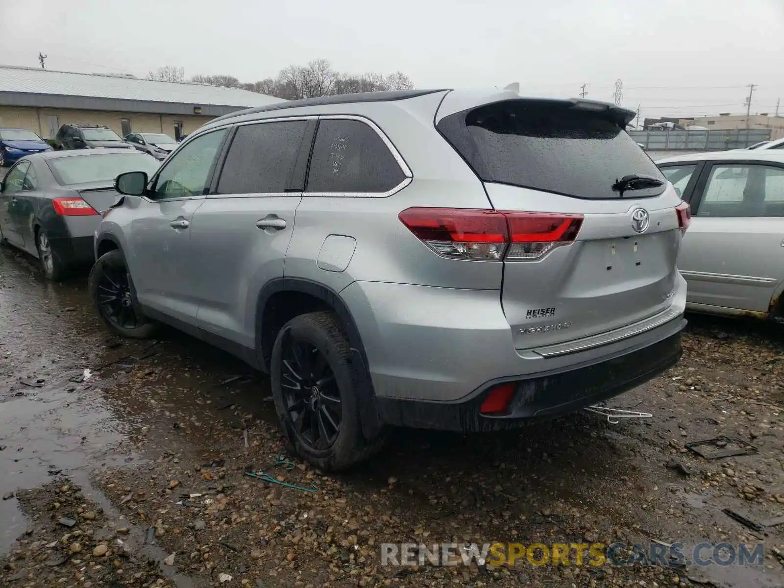 3 Photograph of a damaged car 5TDJZRFH0KS625767 TOYOTA HIGHLANDER 2019