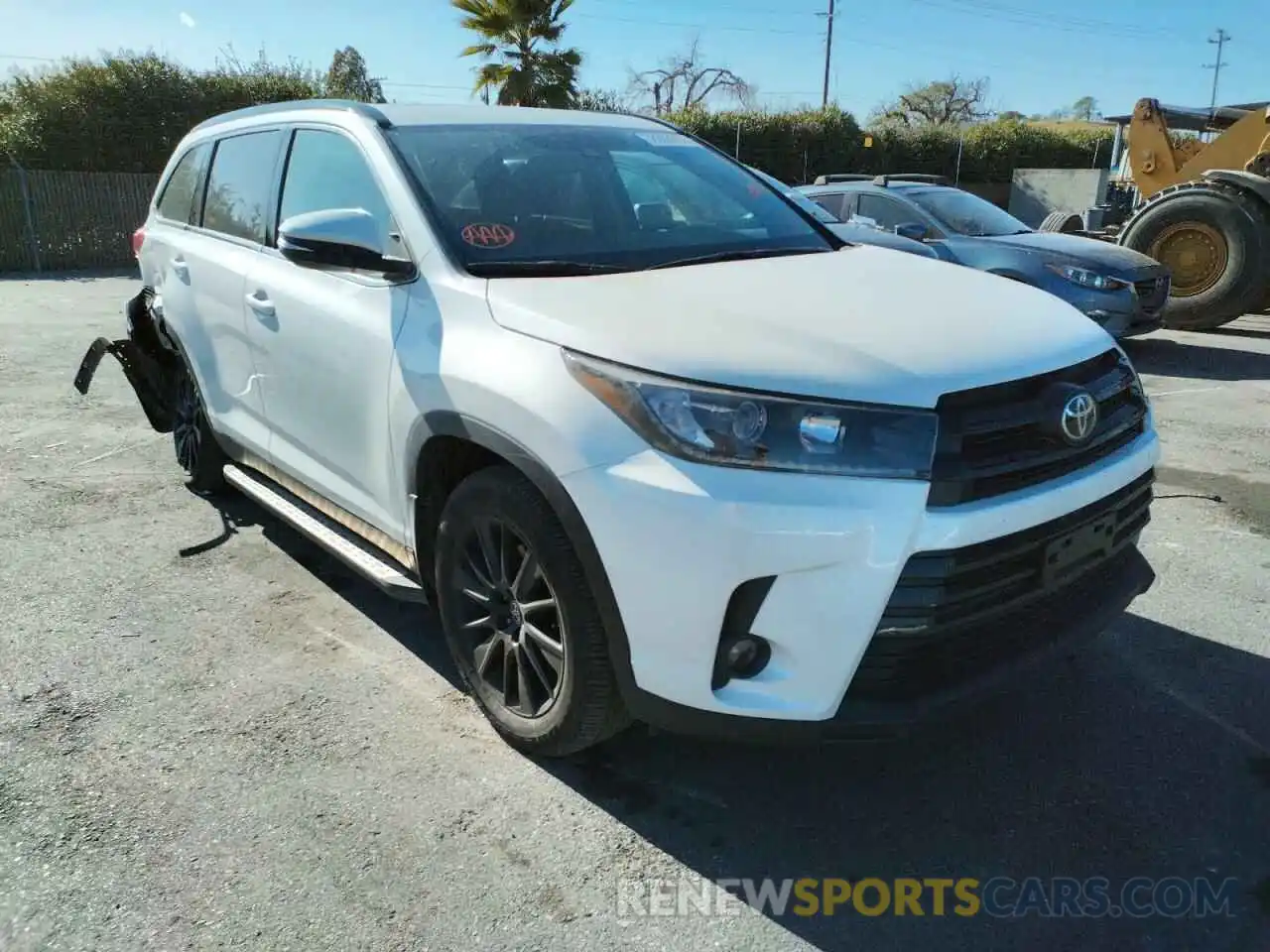 1 Photograph of a damaged car 5TDJZRFH0KS626398 TOYOTA HIGHLANDER 2019