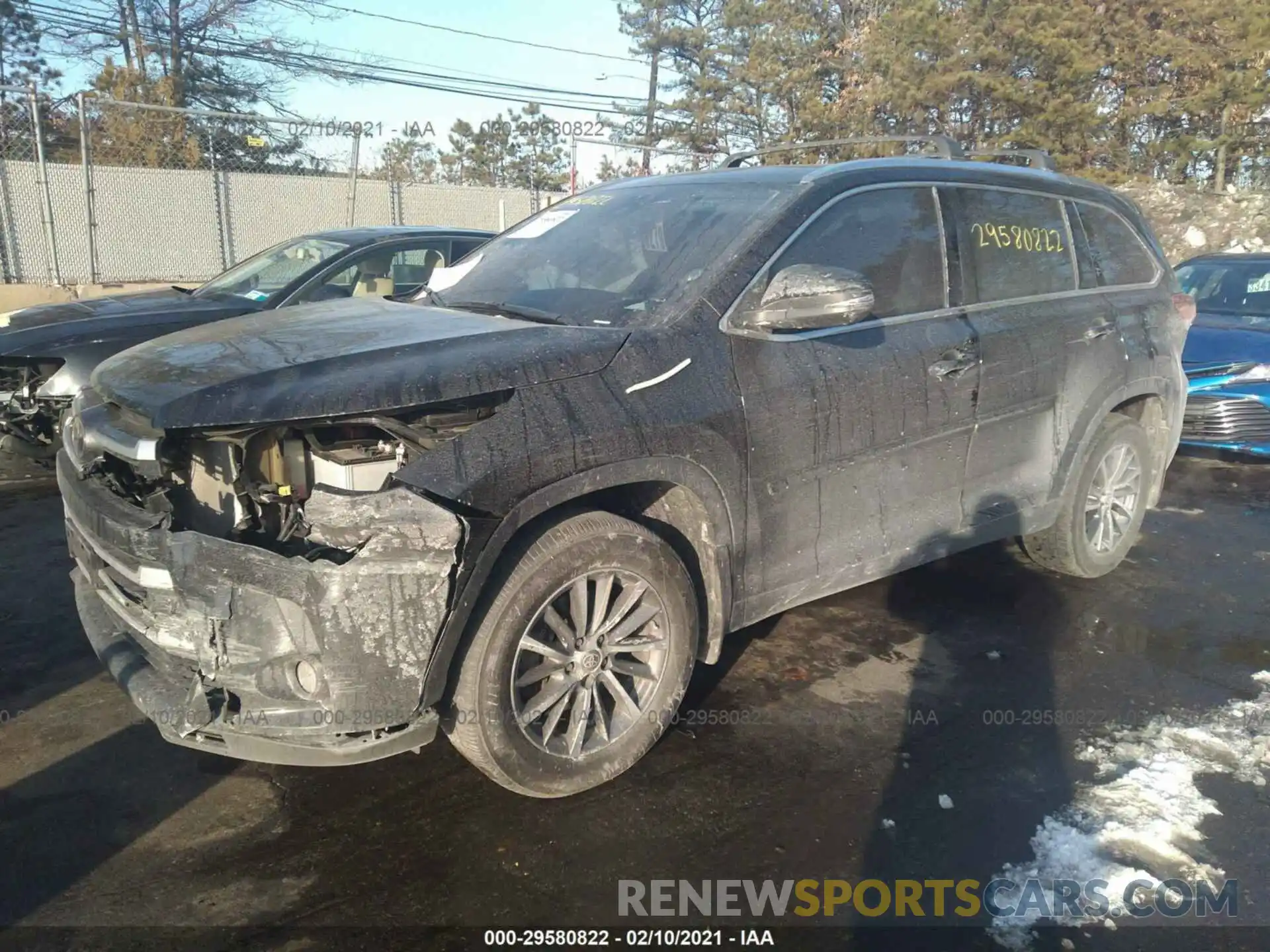 2 Photograph of a damaged car 5TDJZRFH0KS628278 TOYOTA HIGHLANDER 2019