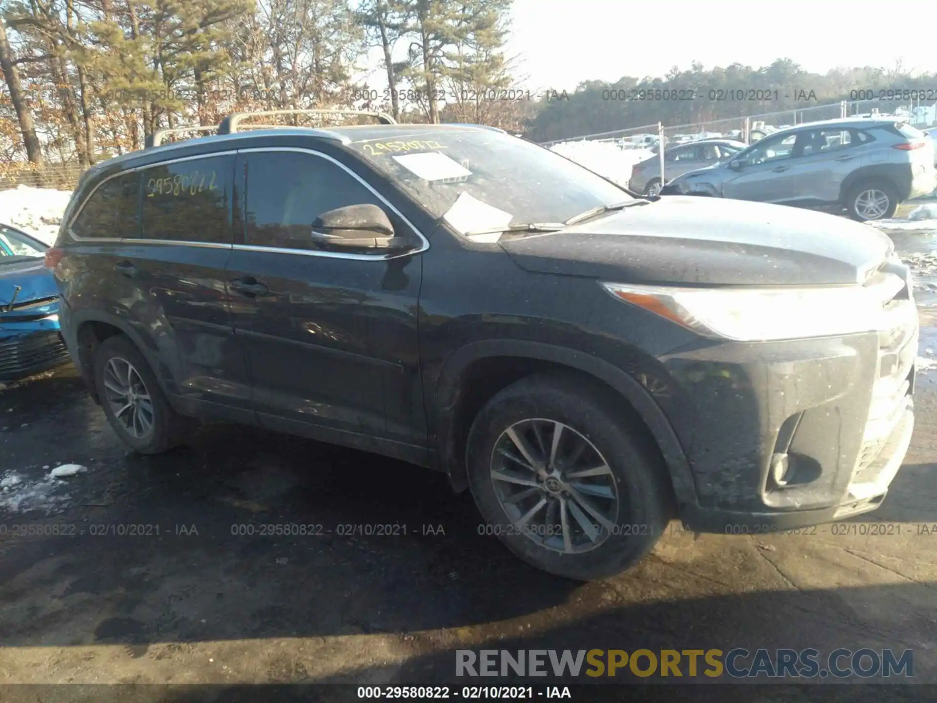 5 Photograph of a damaged car 5TDJZRFH0KS628278 TOYOTA HIGHLANDER 2019