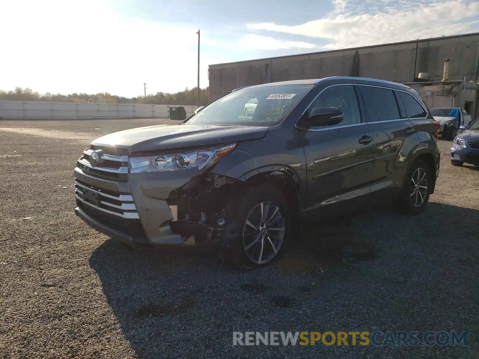 2 Photograph of a damaged car 5TDJZRFH0KS701830 TOYOTA HIGHLANDER 2019