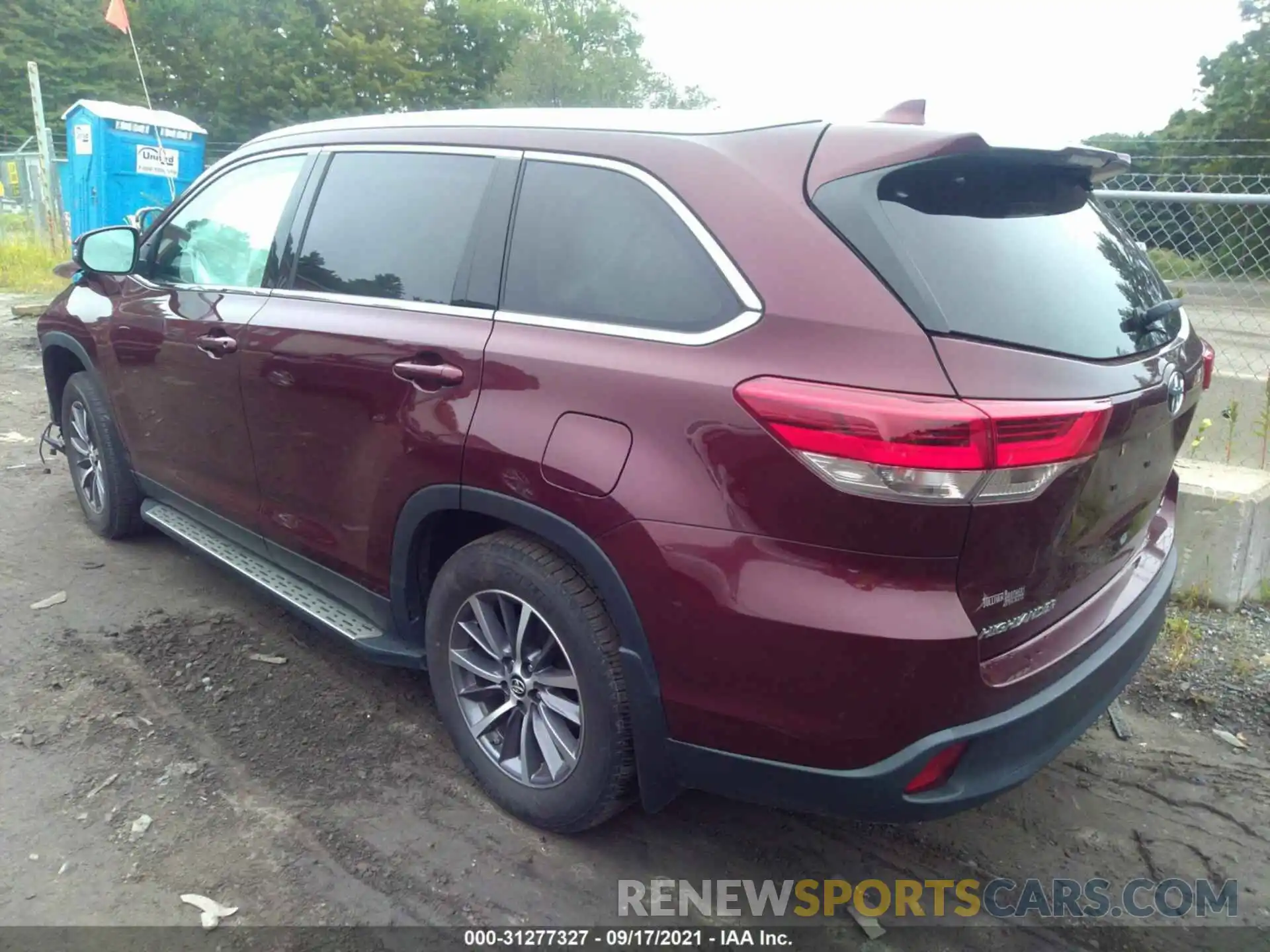 3 Photograph of a damaged car 5TDJZRFH0KS702489 TOYOTA HIGHLANDER 2019