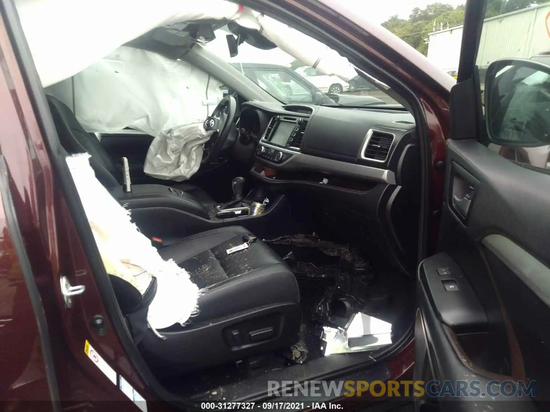 5 Photograph of a damaged car 5TDJZRFH0KS702489 TOYOTA HIGHLANDER 2019