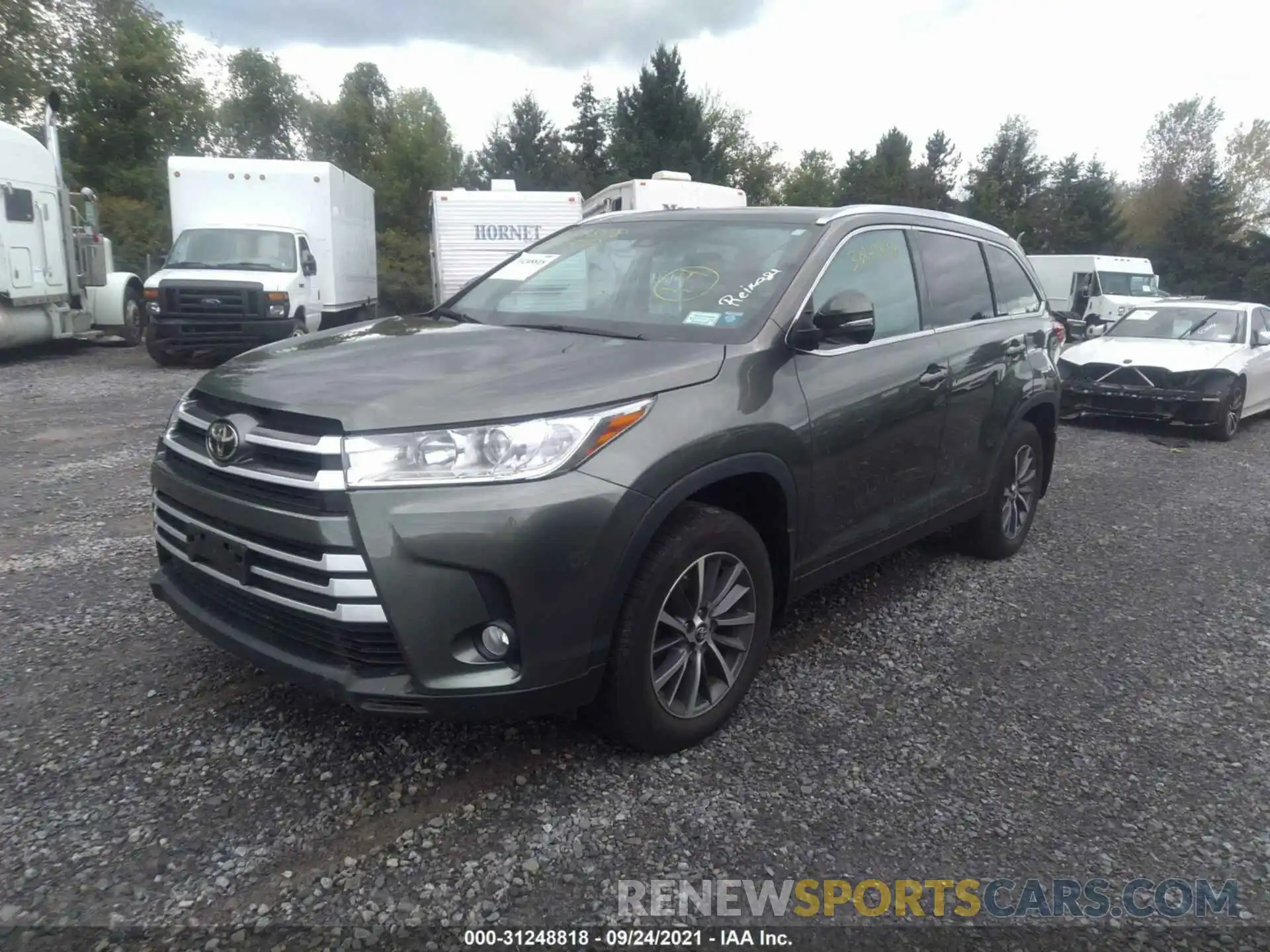 2 Photograph of a damaged car 5TDJZRFH0KS705795 TOYOTA HIGHLANDER 2019