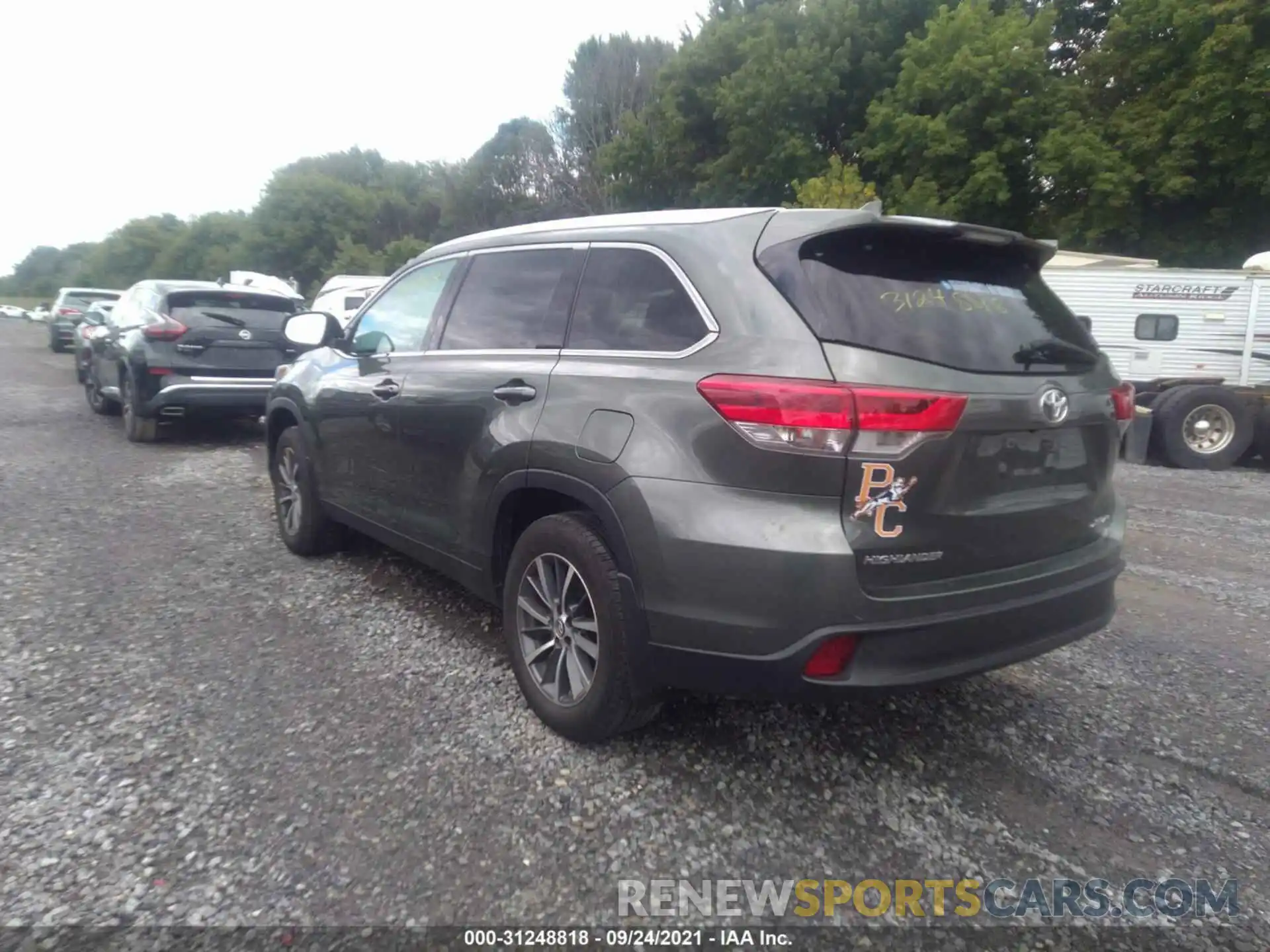 3 Photograph of a damaged car 5TDJZRFH0KS705795 TOYOTA HIGHLANDER 2019