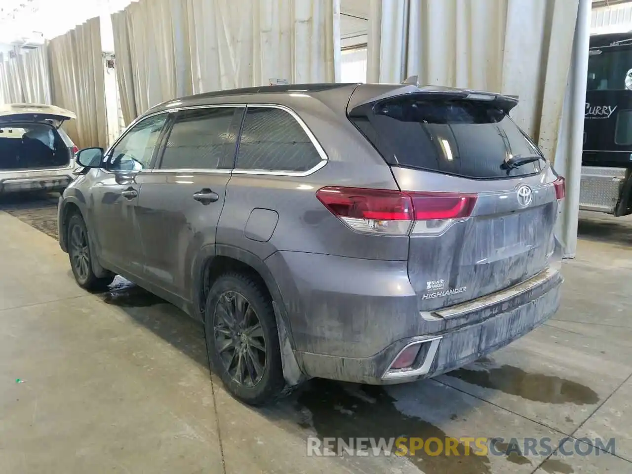 3 Photograph of a damaged car 5TDJZRFH0KS707286 TOYOTA HIGHLANDER 2019