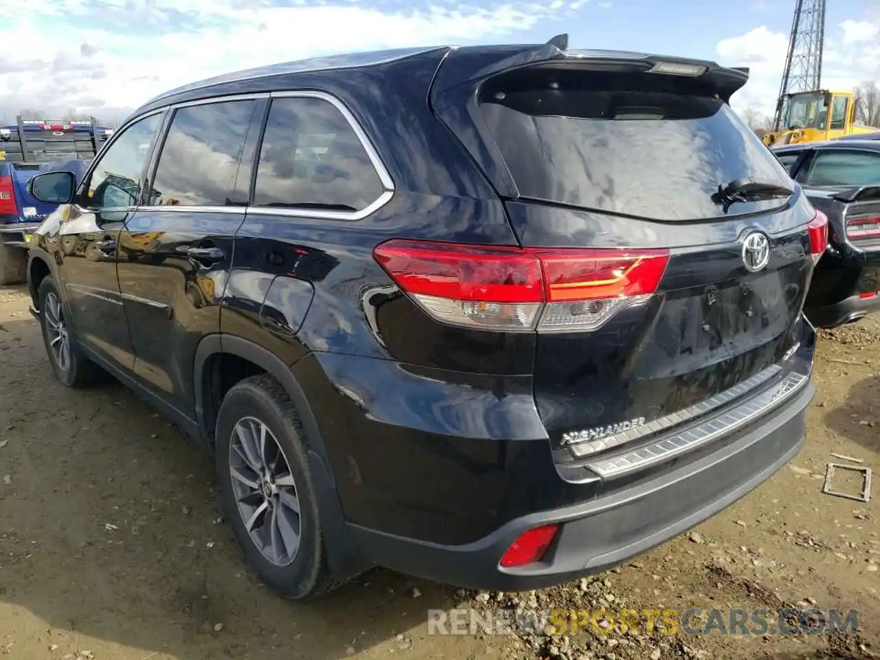 3 Photograph of a damaged car 5TDJZRFH0KS708468 TOYOTA HIGHLANDER 2019