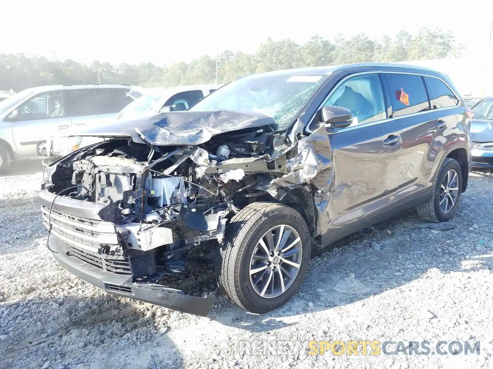 2 Photograph of a damaged car 5TDJZRFH0KS713122 TOYOTA HIGHLANDER 2019