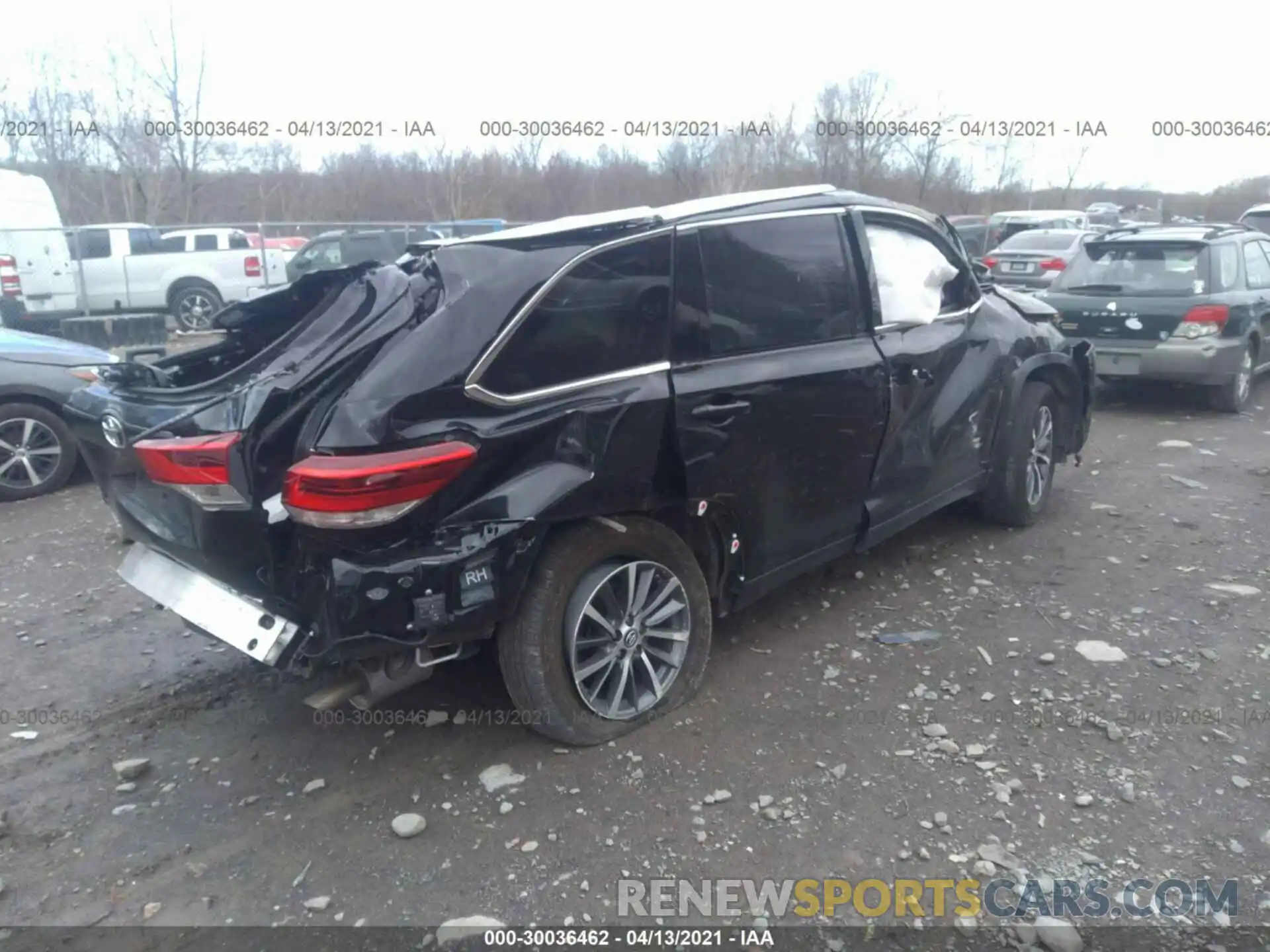 4 Photograph of a damaged car 5TDJZRFH0KS715274 TOYOTA HIGHLANDER 2019