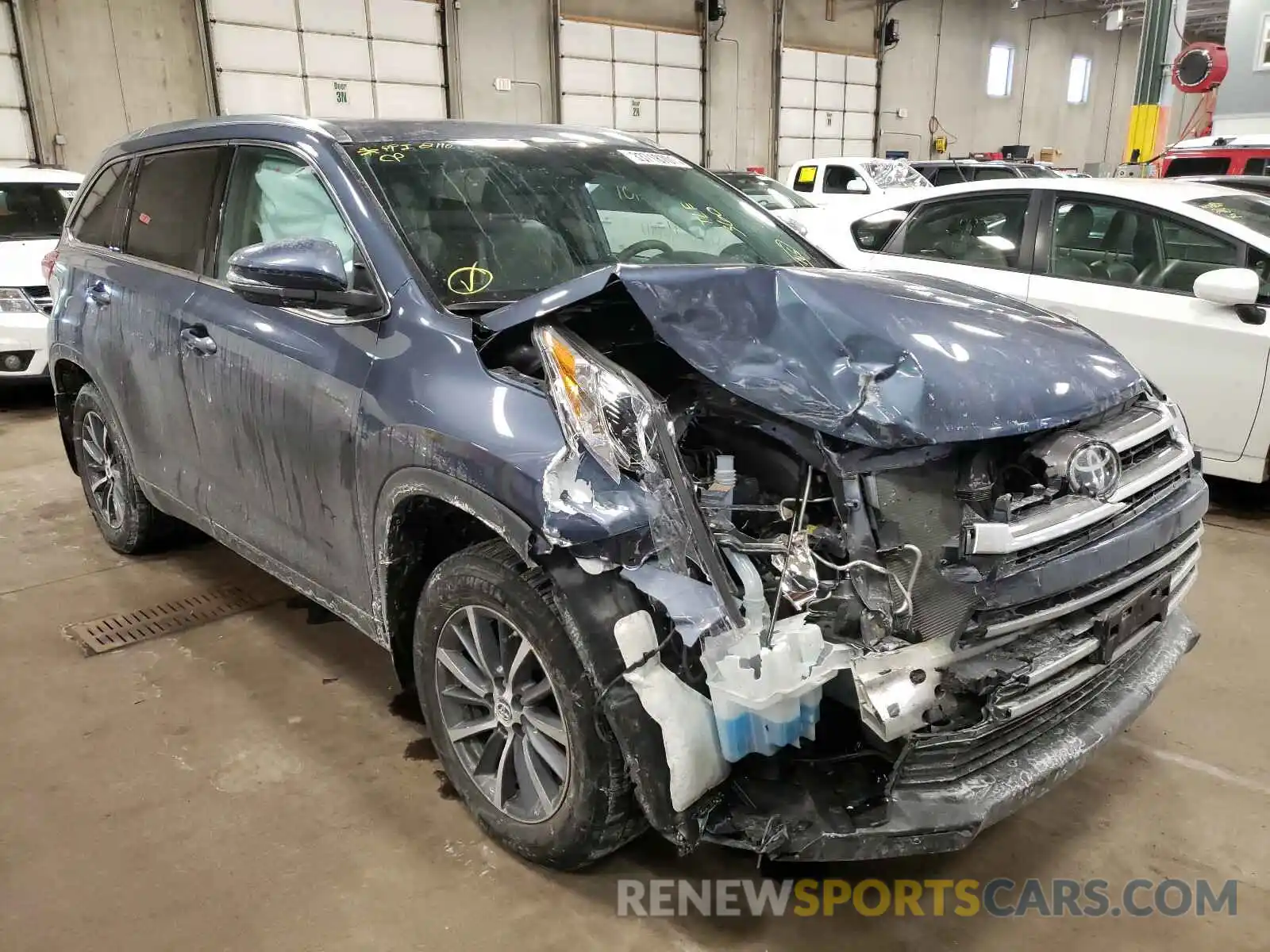 1 Photograph of a damaged car 5TDJZRFH0KS717817 TOYOTA HIGHLANDER 2019