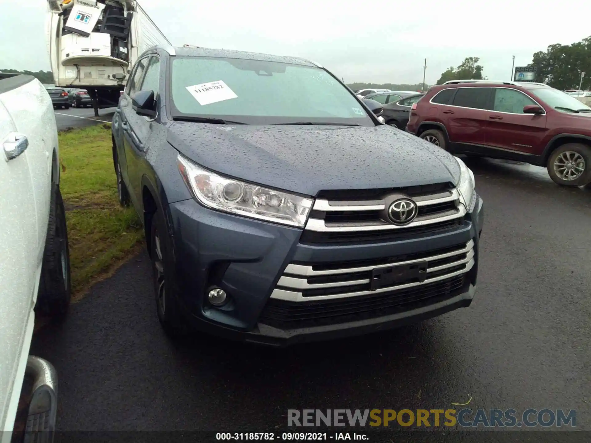 1 Photograph of a damaged car 5TDJZRFH0KS723231 TOYOTA HIGHLANDER 2019