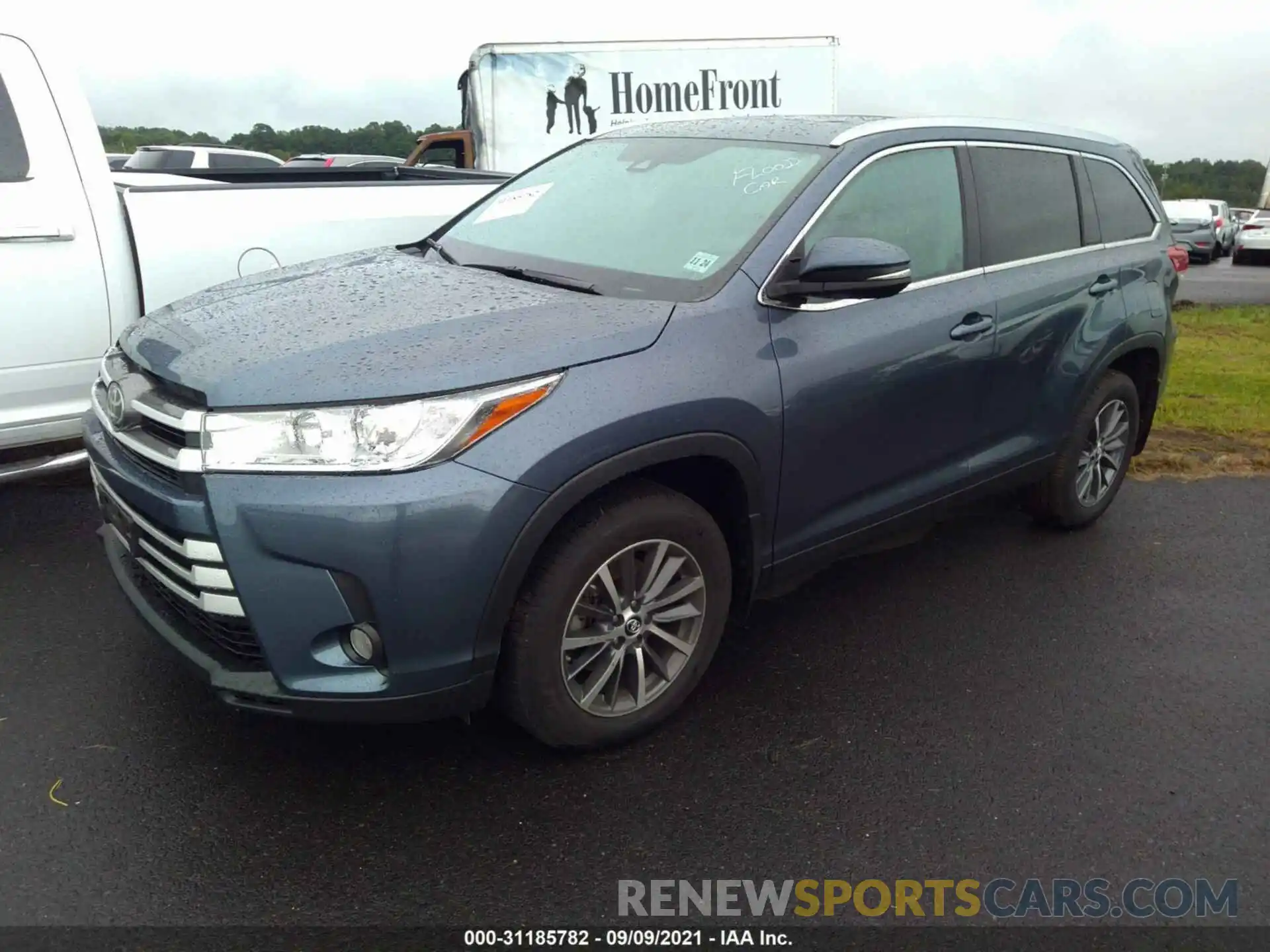 2 Photograph of a damaged car 5TDJZRFH0KS723231 TOYOTA HIGHLANDER 2019