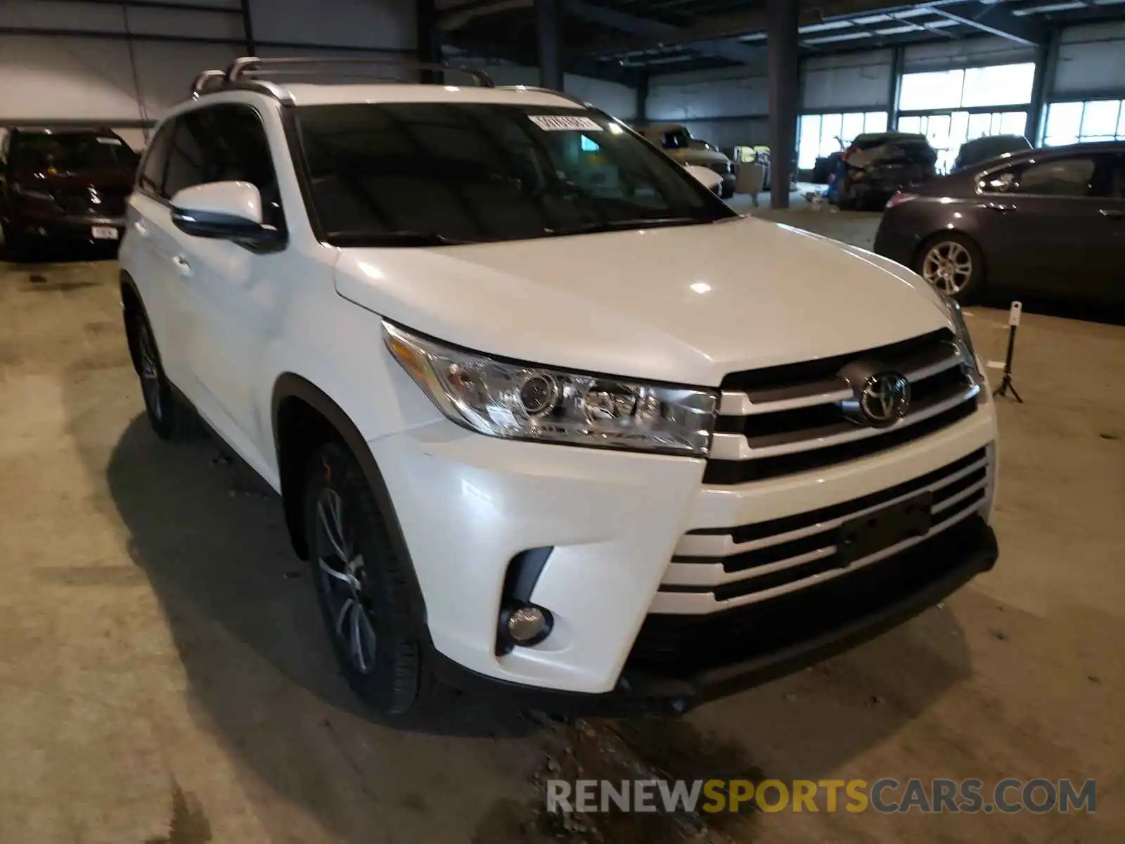 1 Фотография поврежденного автомобиля 5TDJZRFH0KS726517 TOYOTA HIGHLANDER 2019