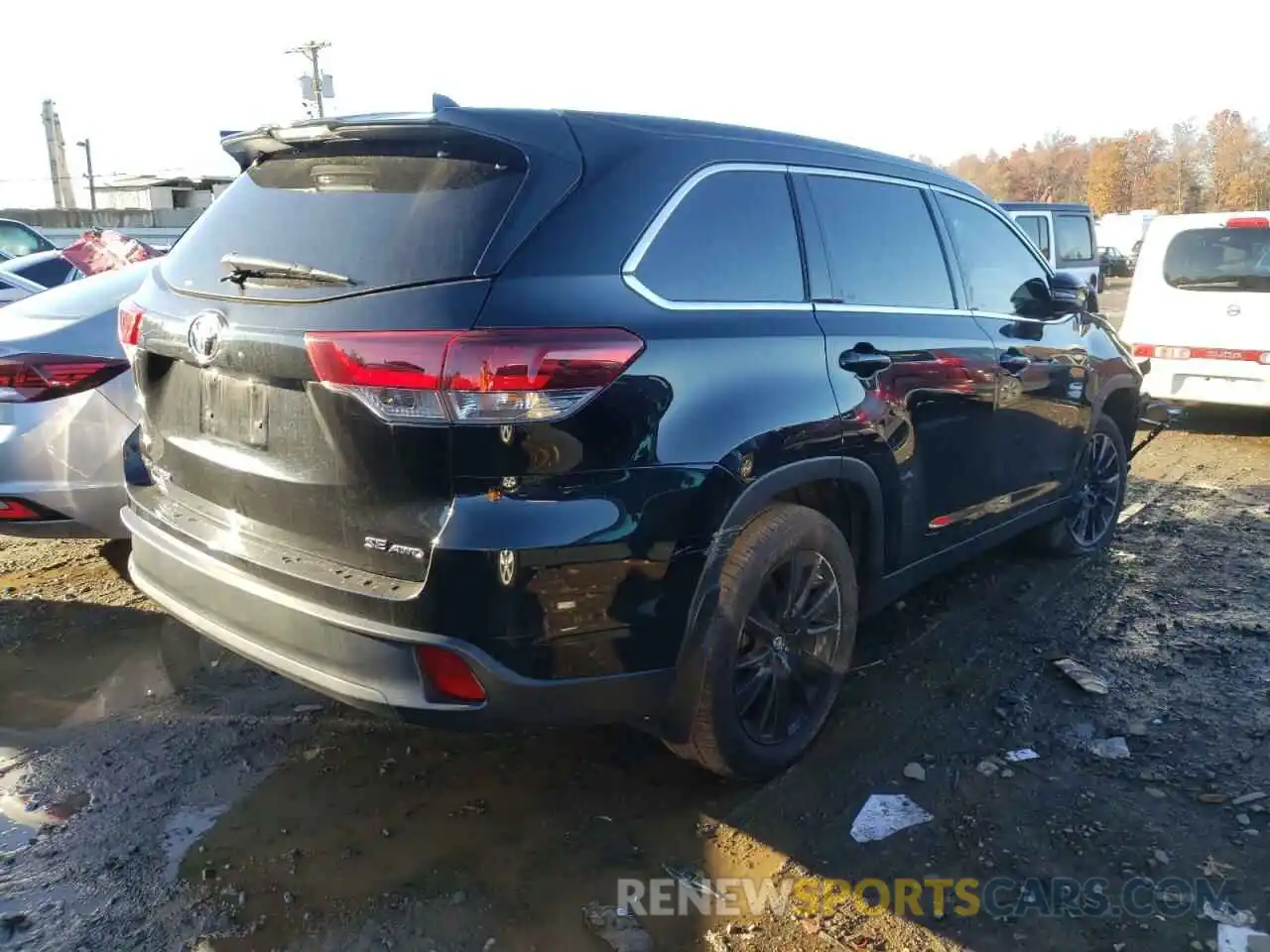 4 Photograph of a damaged car 5TDJZRFH0KS730230 TOYOTA HIGHLANDER 2019