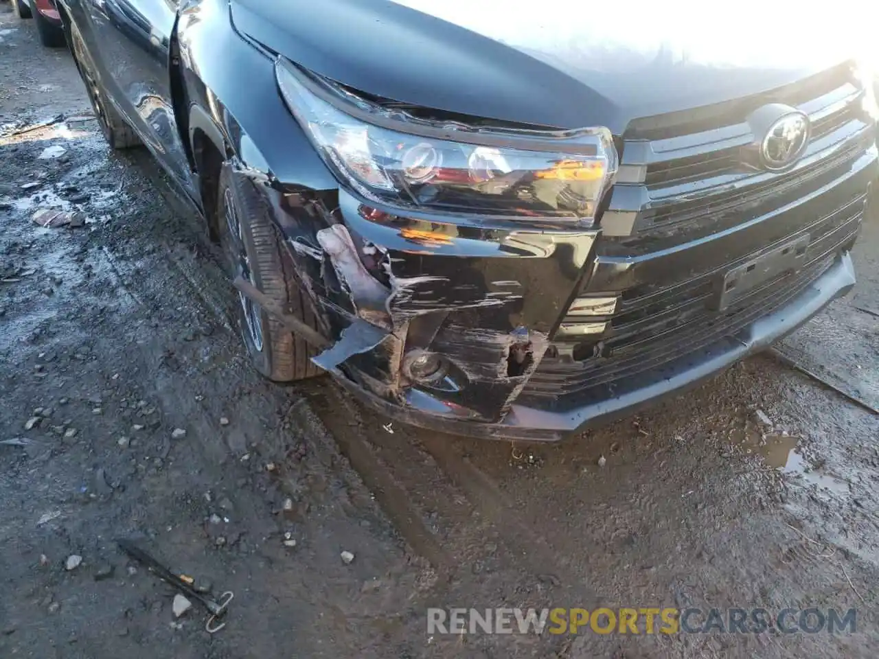 9 Photograph of a damaged car 5TDJZRFH0KS730230 TOYOTA HIGHLANDER 2019