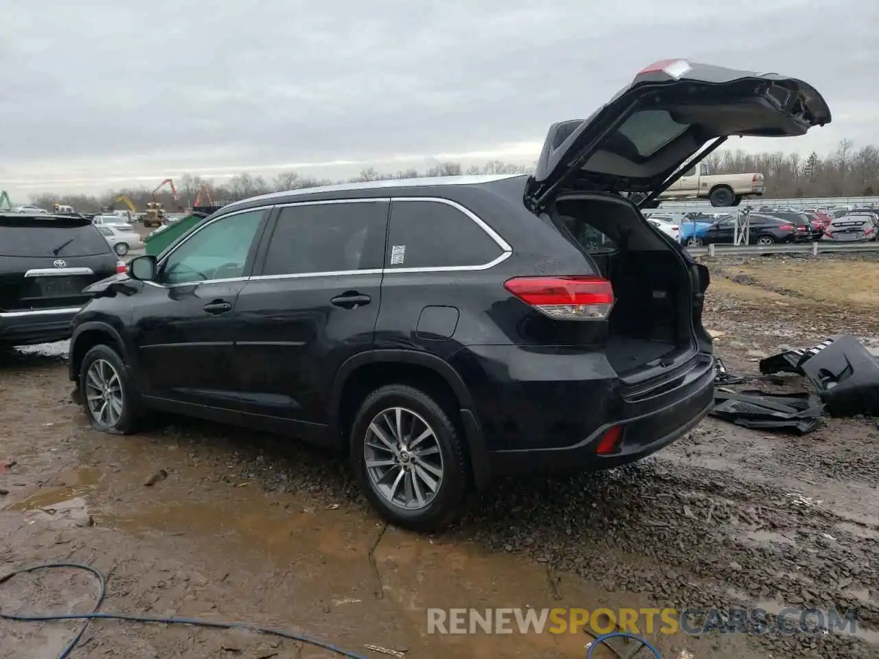 2 Photograph of a damaged car 5TDJZRFH0KS734309 TOYOTA HIGHLANDER 2019