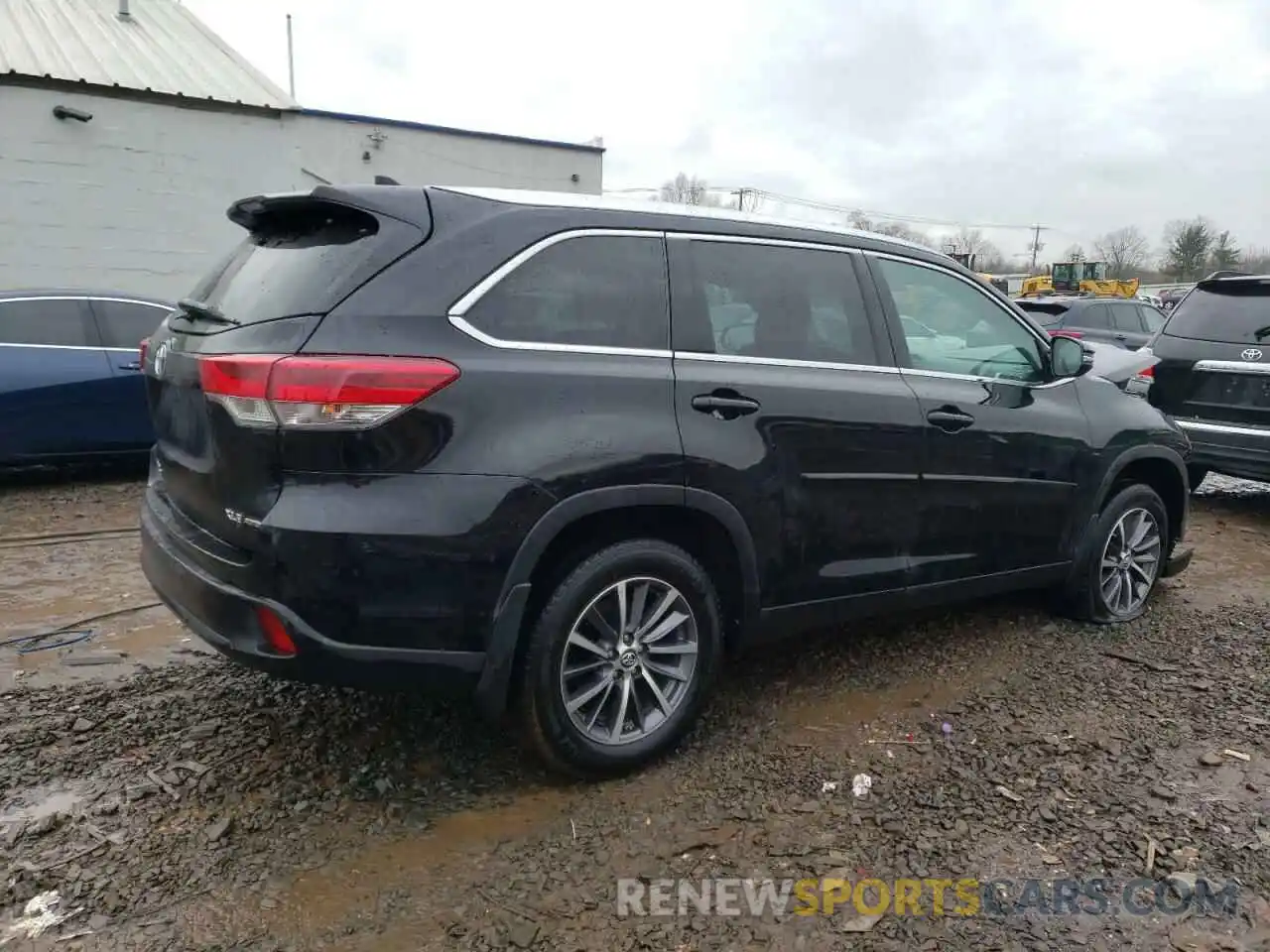 3 Photograph of a damaged car 5TDJZRFH0KS734309 TOYOTA HIGHLANDER 2019