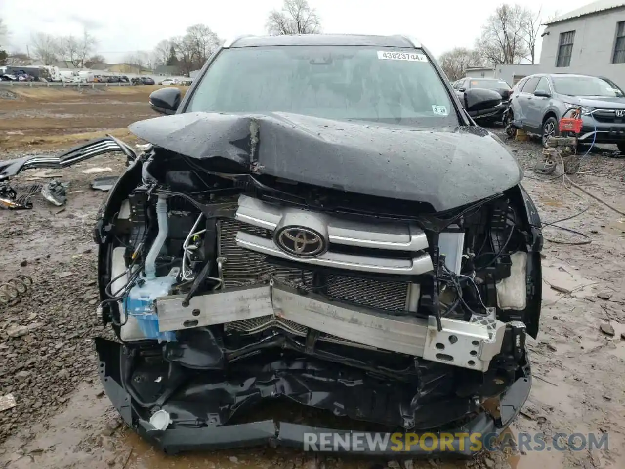 5 Photograph of a damaged car 5TDJZRFH0KS734309 TOYOTA HIGHLANDER 2019