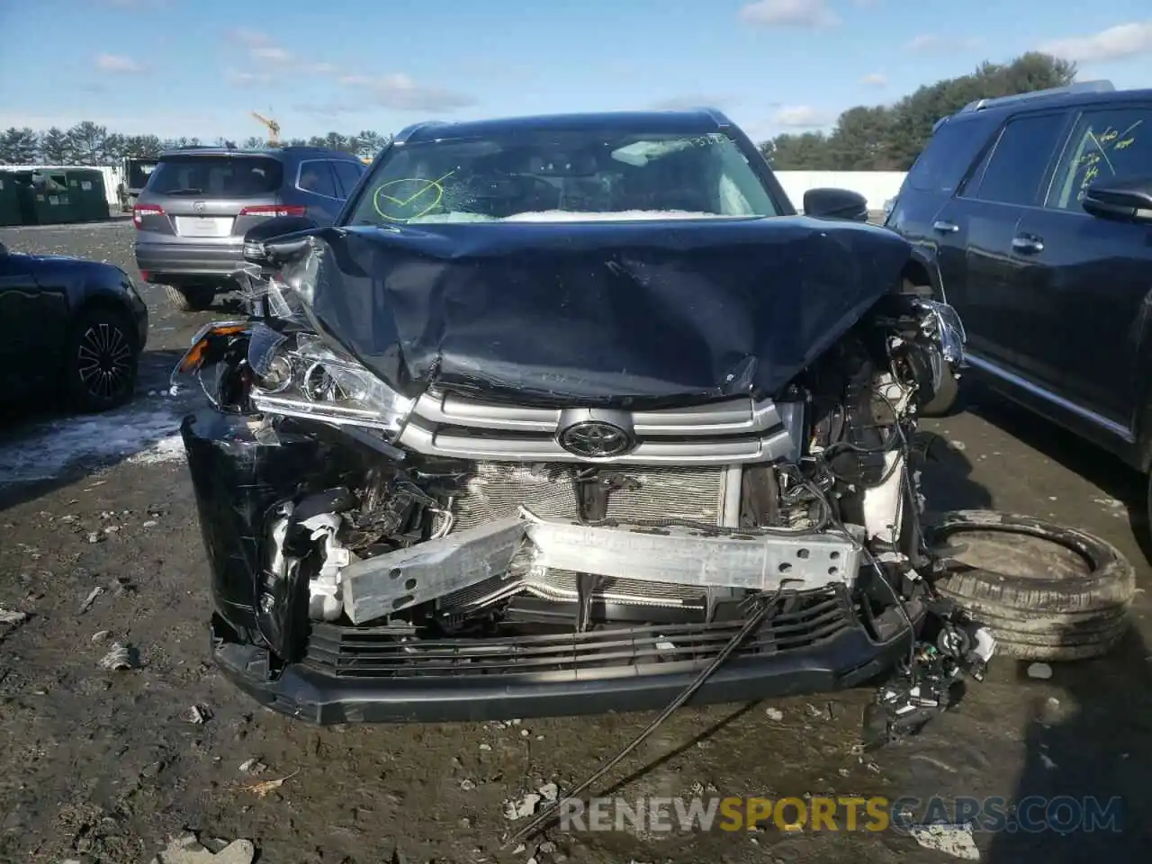 7 Photograph of a damaged car 5TDJZRFH0KS735671 TOYOTA HIGHLANDER 2019