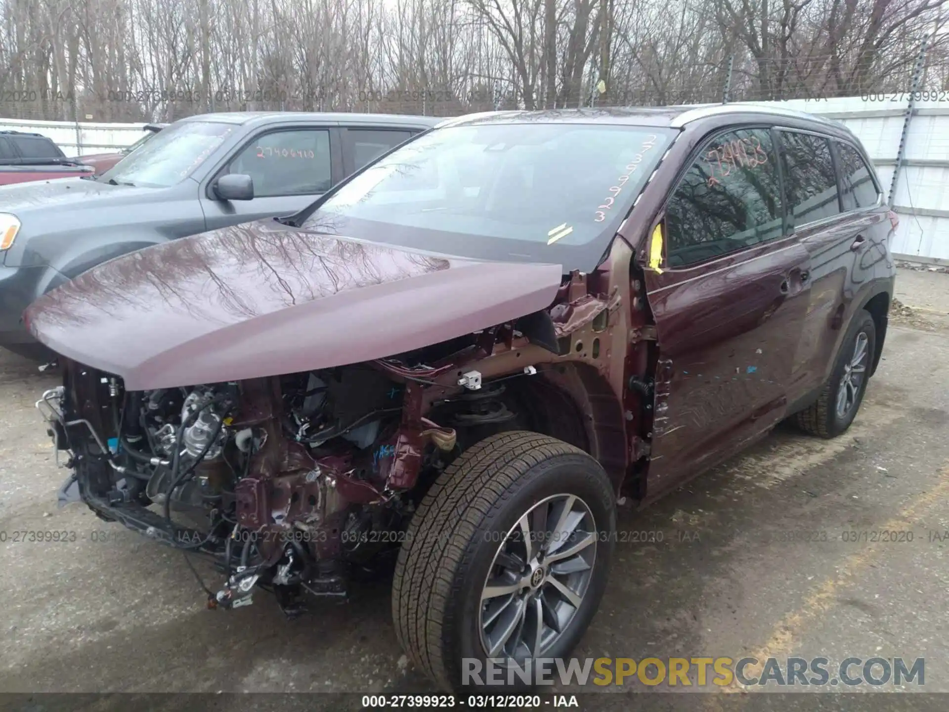 2 Photograph of a damaged car 5TDJZRFH0KS744810 TOYOTA HIGHLANDER 2019