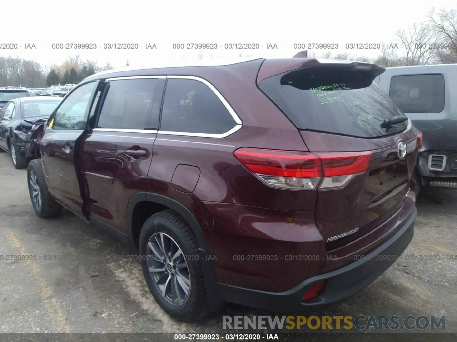 3 Photograph of a damaged car 5TDJZRFH0KS744810 TOYOTA HIGHLANDER 2019