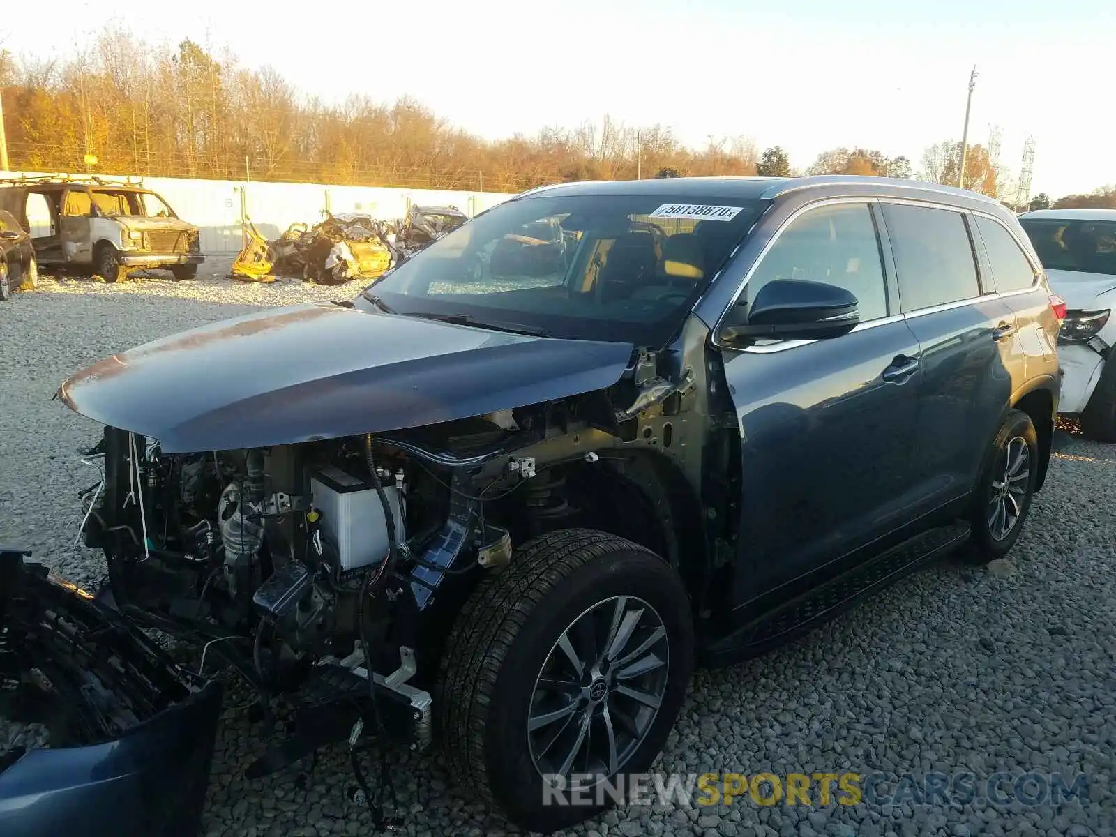 2 Photograph of a damaged car 5TDJZRFH0KS745276 TOYOTA HIGHLANDER 2019