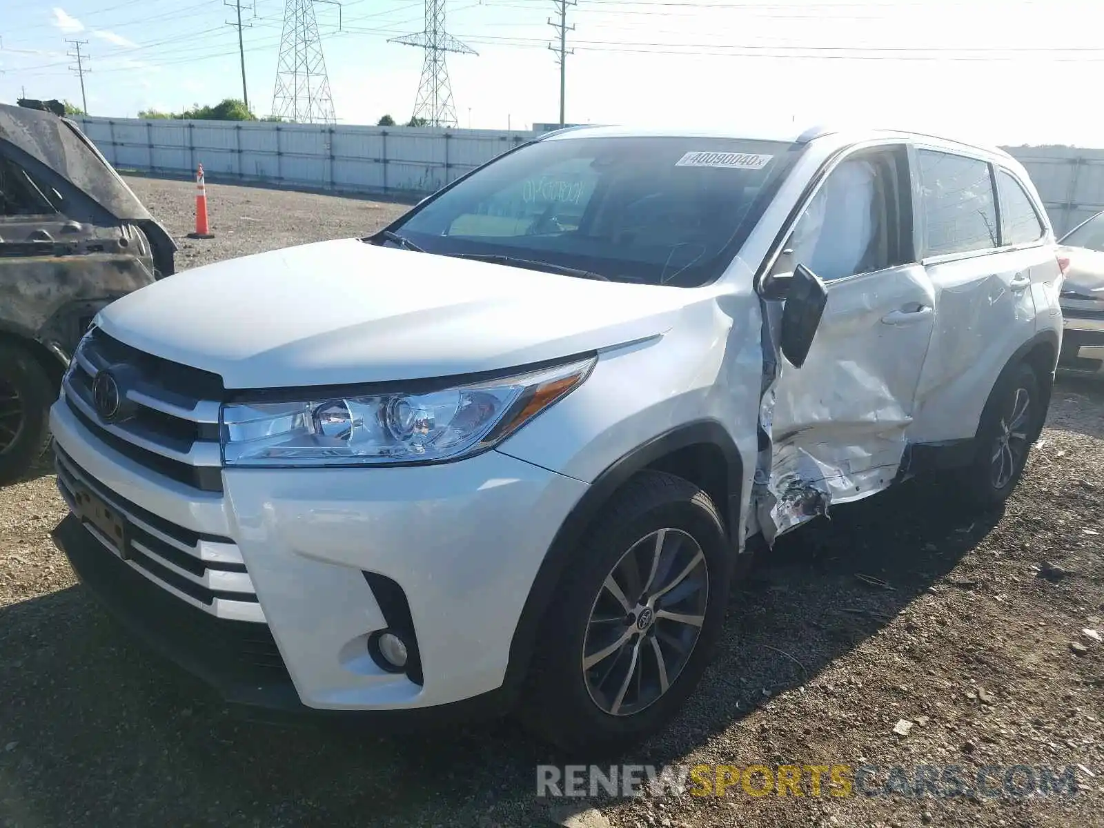 2 Photograph of a damaged car 5TDJZRFH0KS916009 TOYOTA HIGHLANDER 2019