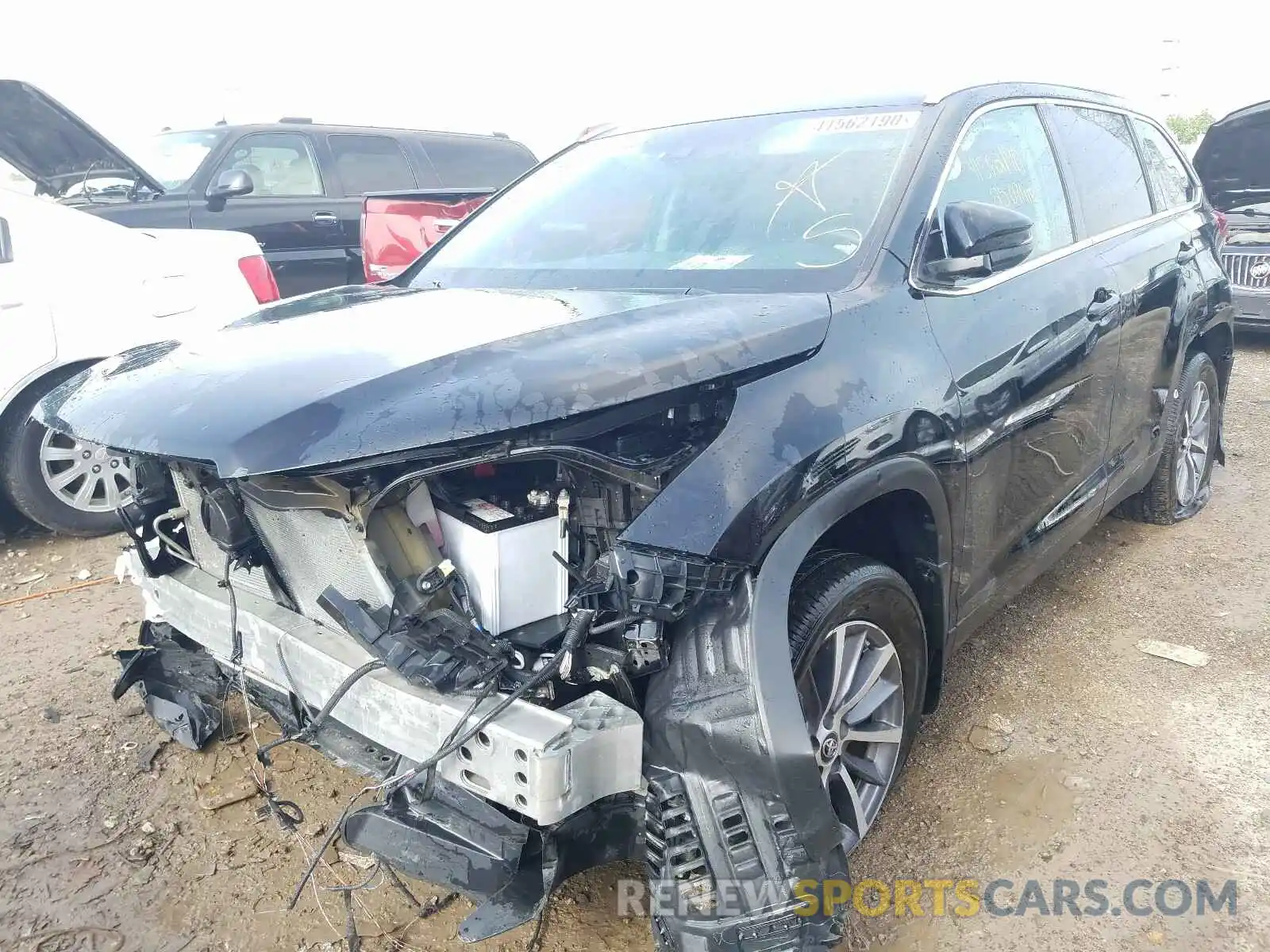 2 Photograph of a damaged car 5TDJZRFH0KS917953 TOYOTA HIGHLANDER 2019