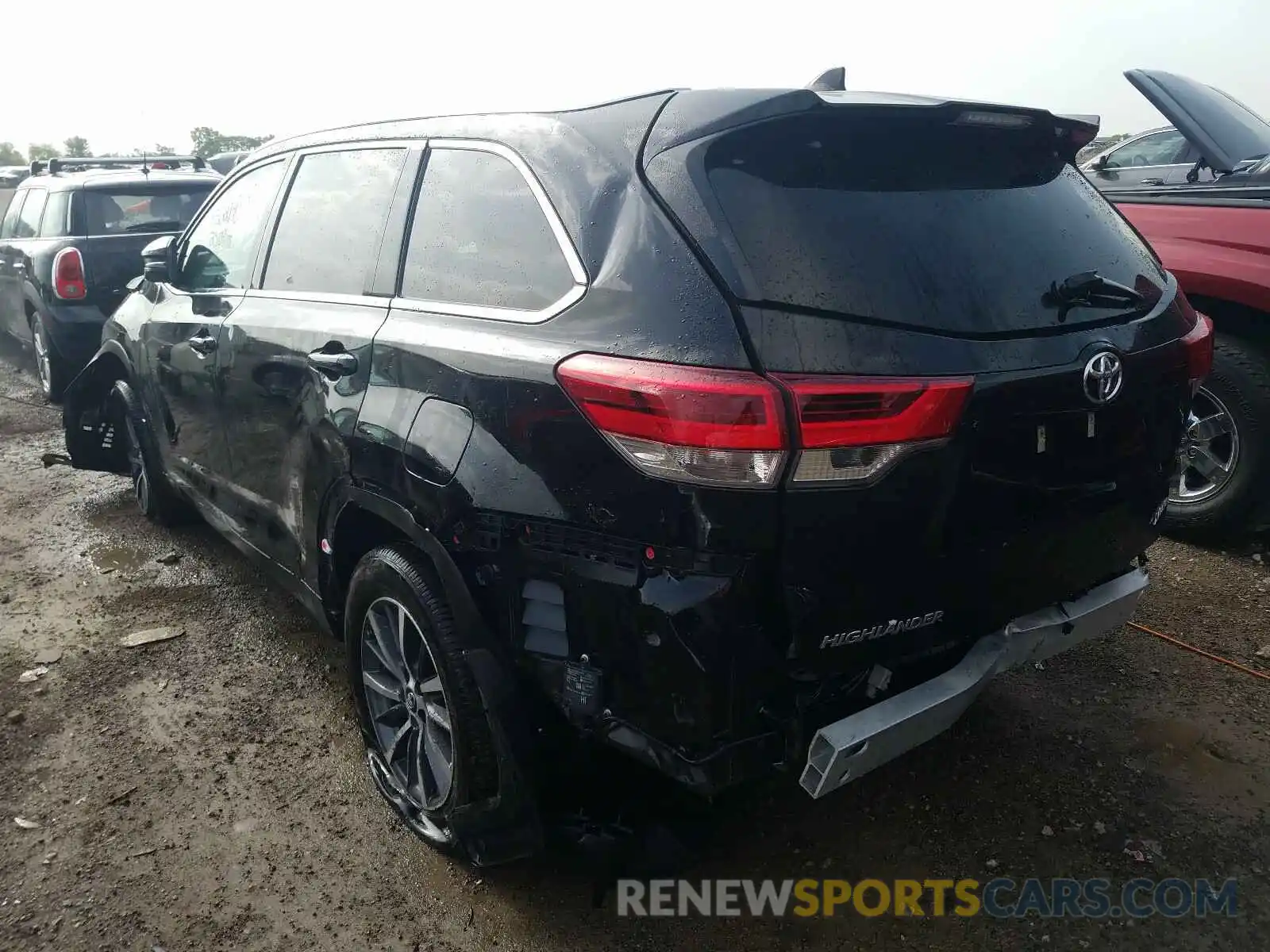 3 Photograph of a damaged car 5TDJZRFH0KS917953 TOYOTA HIGHLANDER 2019