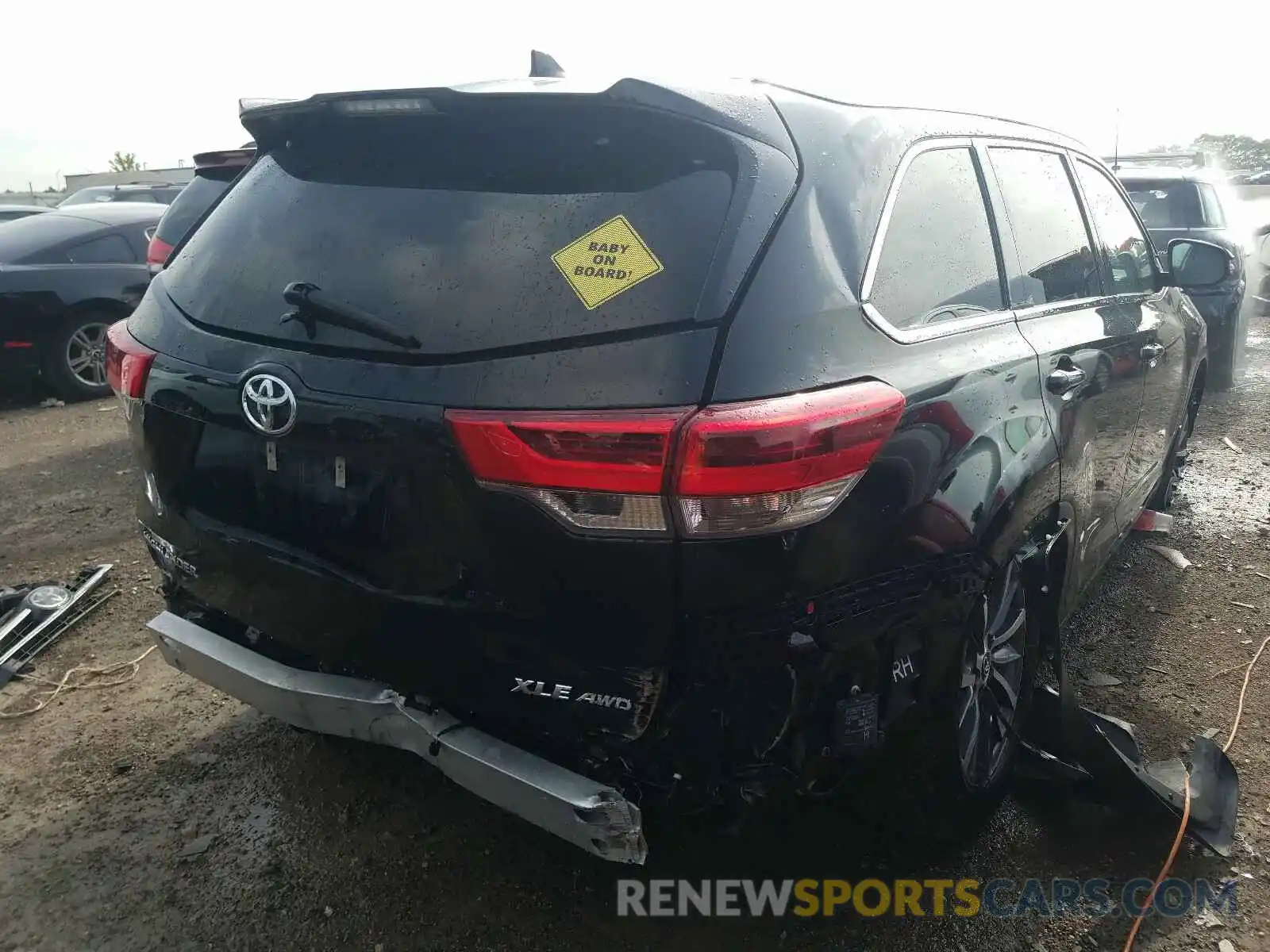 4 Photograph of a damaged car 5TDJZRFH0KS917953 TOYOTA HIGHLANDER 2019