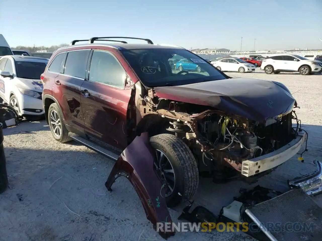 1 Photograph of a damaged car 5TDJZRFH0KS918410 TOYOTA HIGHLANDER 2019