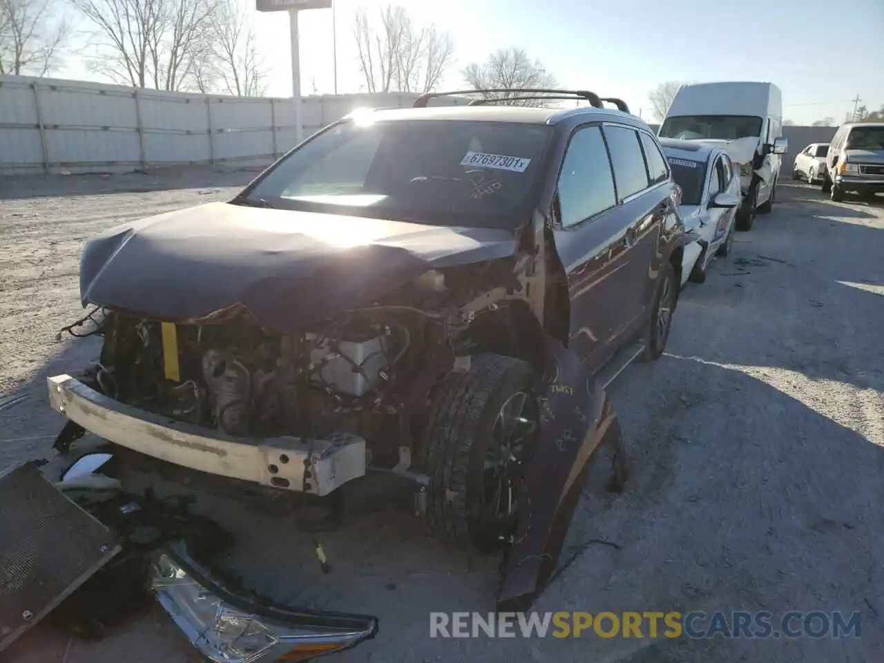 2 Photograph of a damaged car 5TDJZRFH0KS918410 TOYOTA HIGHLANDER 2019