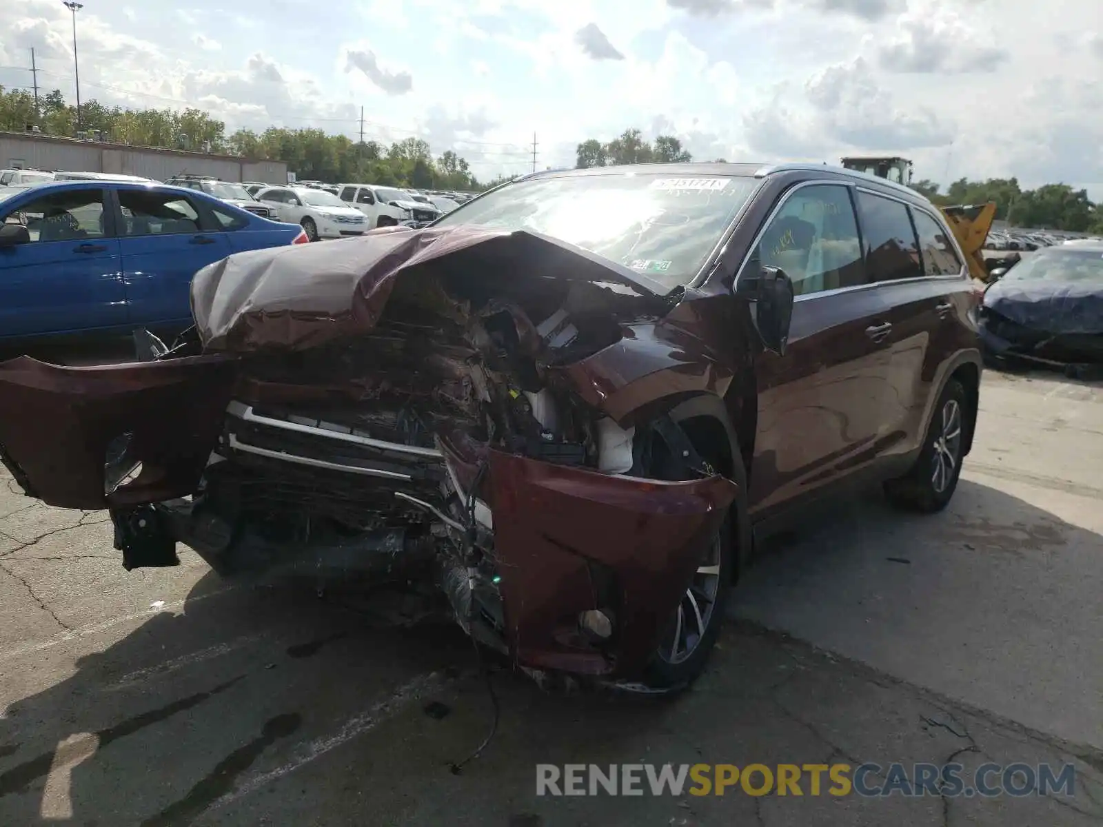 2 Photograph of a damaged car 5TDJZRFH0KS918987 TOYOTA HIGHLANDER 2019