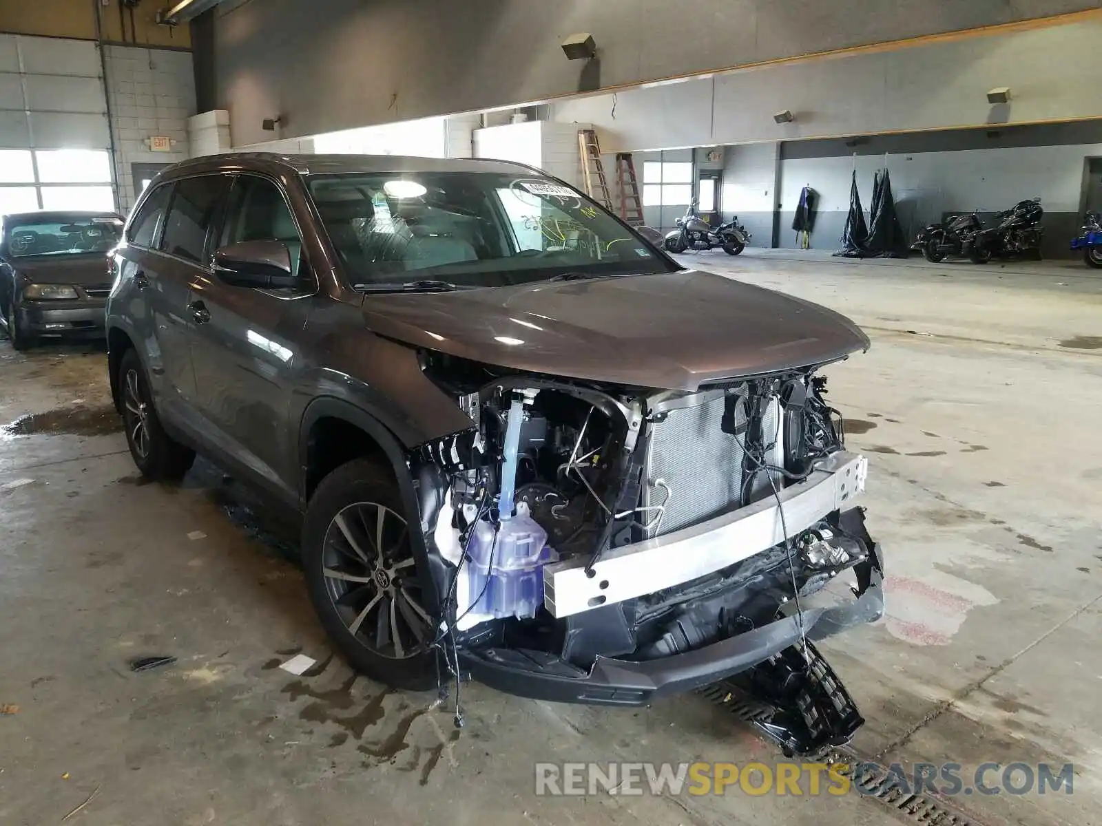 1 Photograph of a damaged car 5TDJZRFH0KS925969 TOYOTA HIGHLANDER 2019