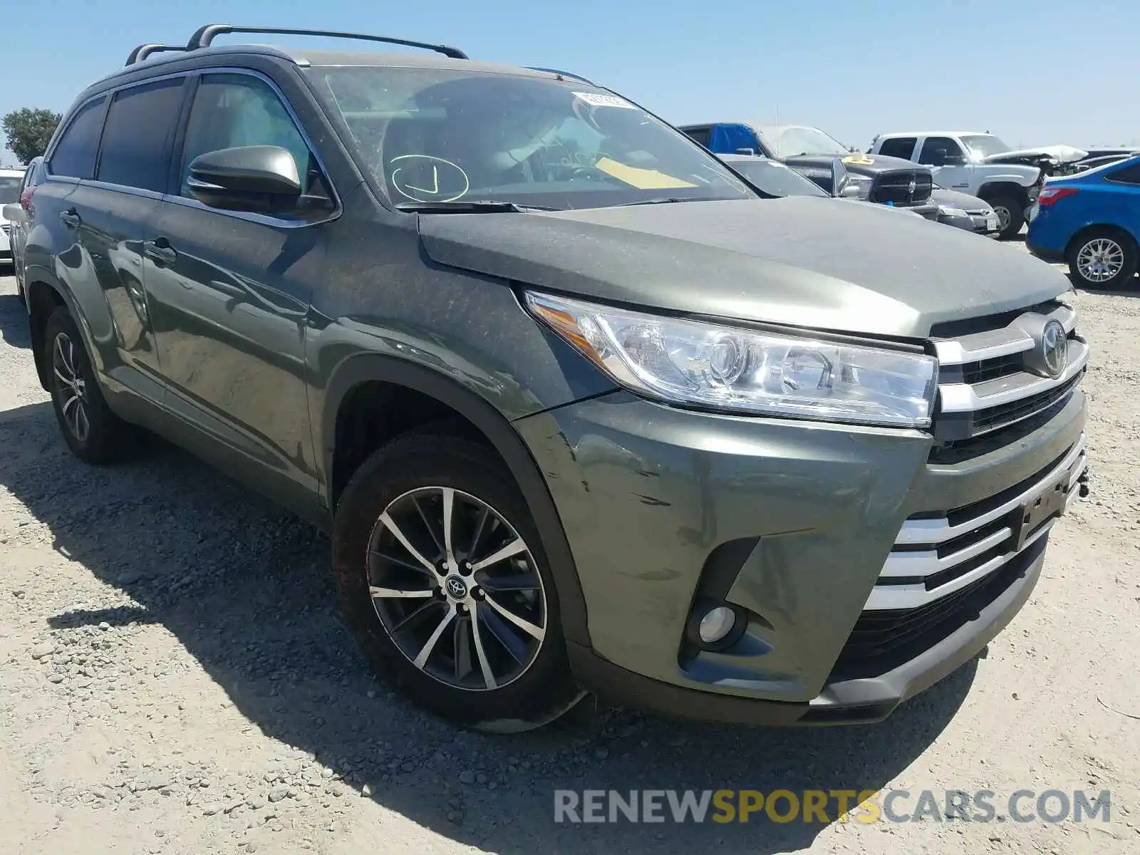 1 Photograph of a damaged car 5TDJZRFH0KS926426 TOYOTA HIGHLANDER 2019