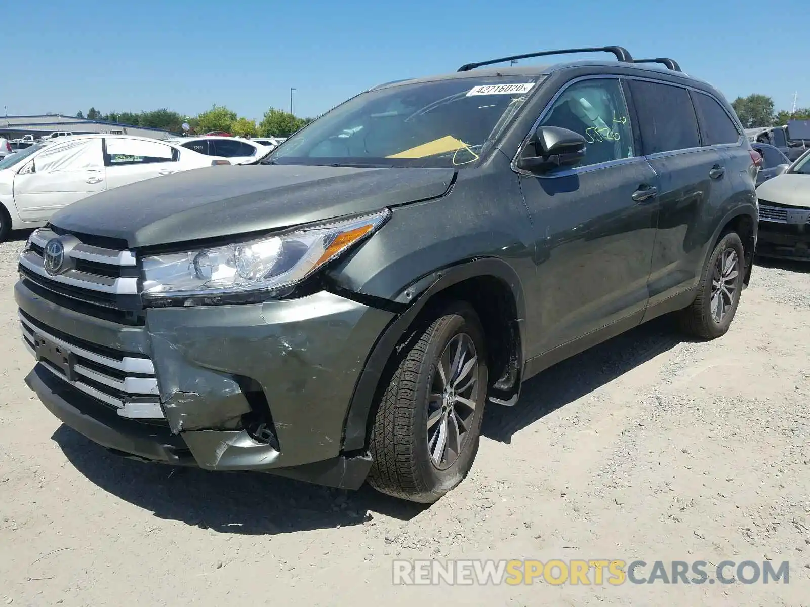 2 Photograph of a damaged car 5TDJZRFH0KS926426 TOYOTA HIGHLANDER 2019