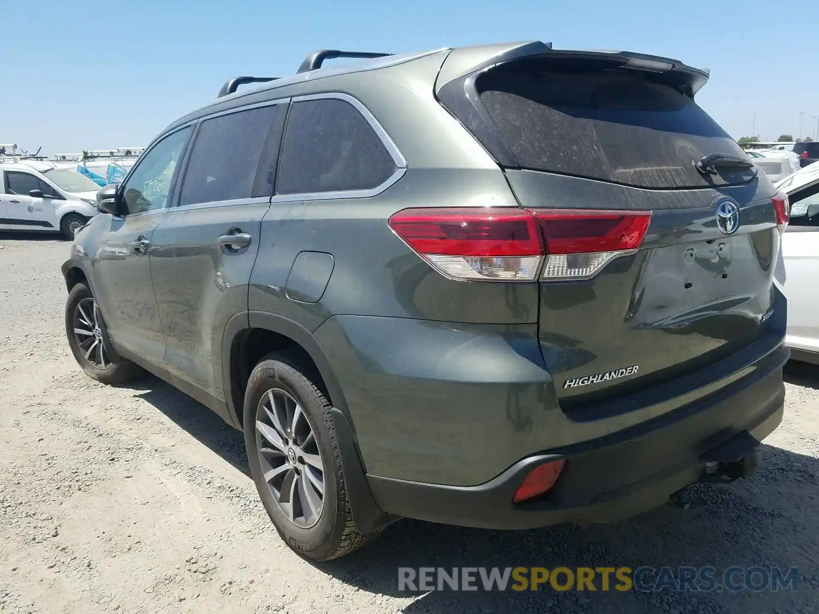 3 Photograph of a damaged car 5TDJZRFH0KS926426 TOYOTA HIGHLANDER 2019