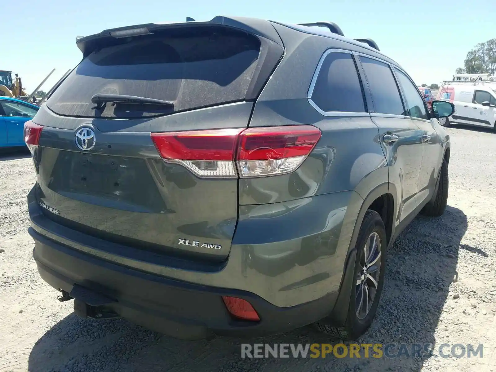 4 Photograph of a damaged car 5TDJZRFH0KS926426 TOYOTA HIGHLANDER 2019