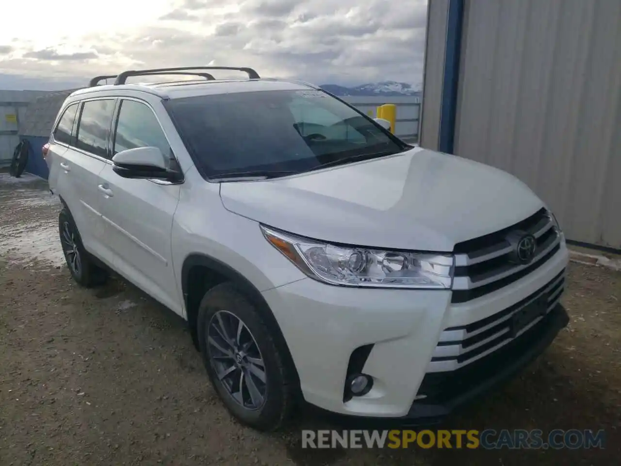 1 Photograph of a damaged car 5TDJZRFH0KS929066 TOYOTA HIGHLANDER 2019