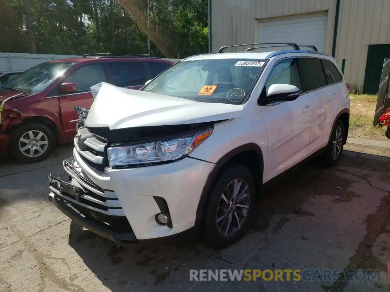 2 Photograph of a damaged car 5TDJZRFH0KS930802 TOYOTA HIGHLANDER 2019