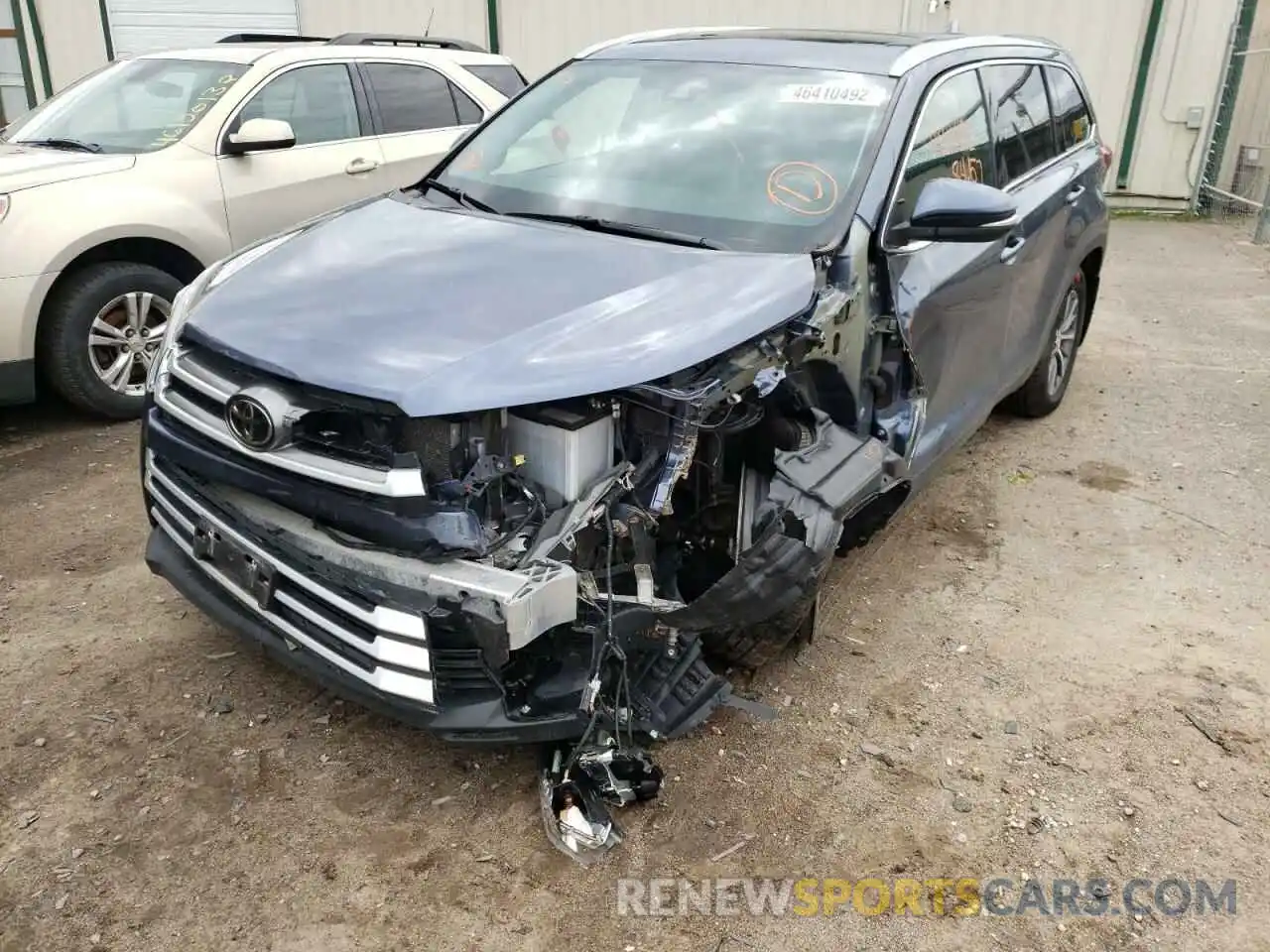 2 Photograph of a damaged car 5TDJZRFH0KS931304 TOYOTA HIGHLANDER 2019