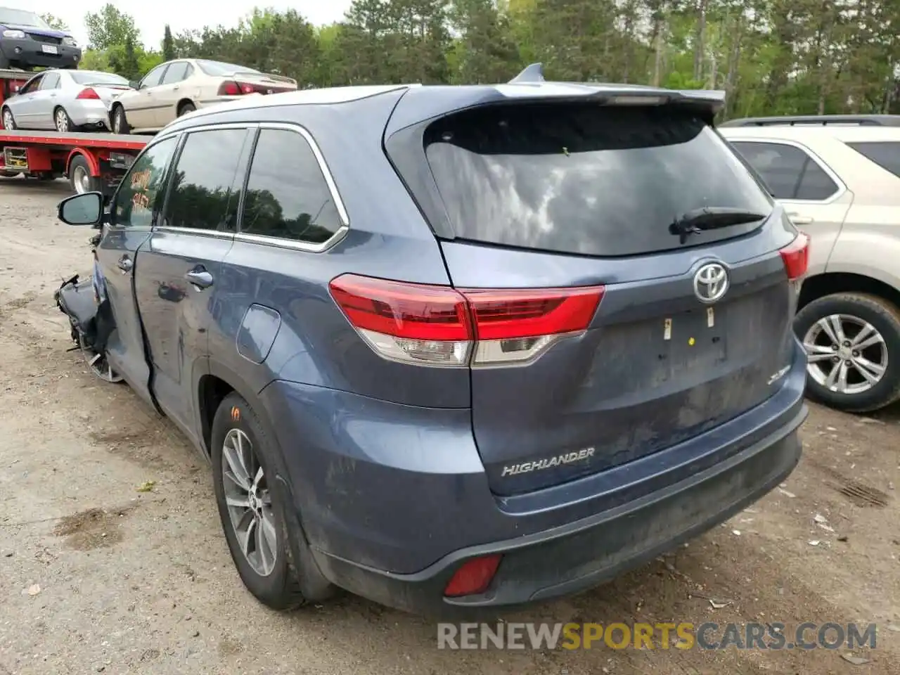 3 Photograph of a damaged car 5TDJZRFH0KS931304 TOYOTA HIGHLANDER 2019