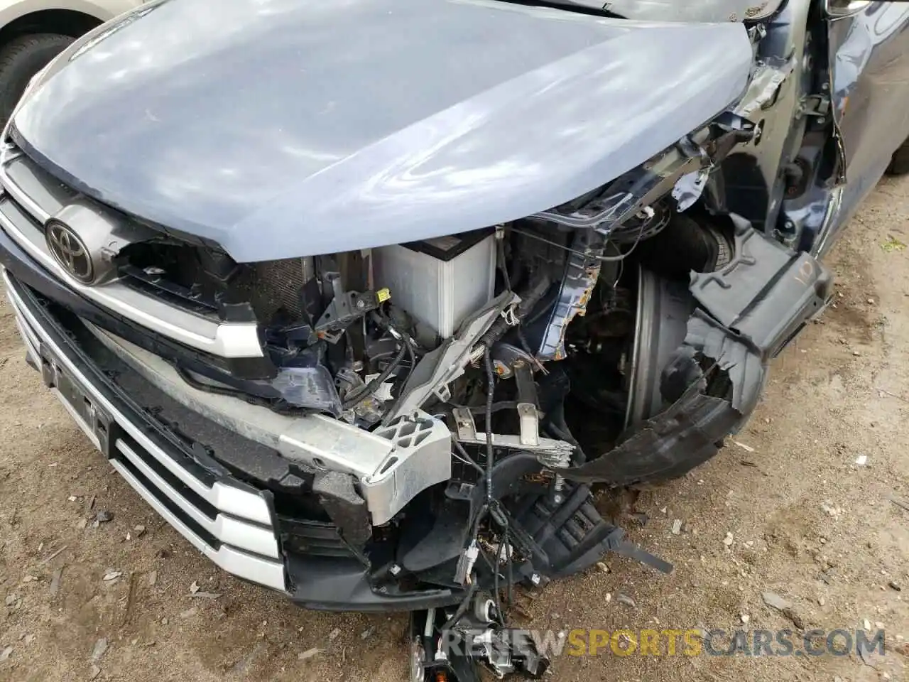 9 Photograph of a damaged car 5TDJZRFH0KS931304 TOYOTA HIGHLANDER 2019